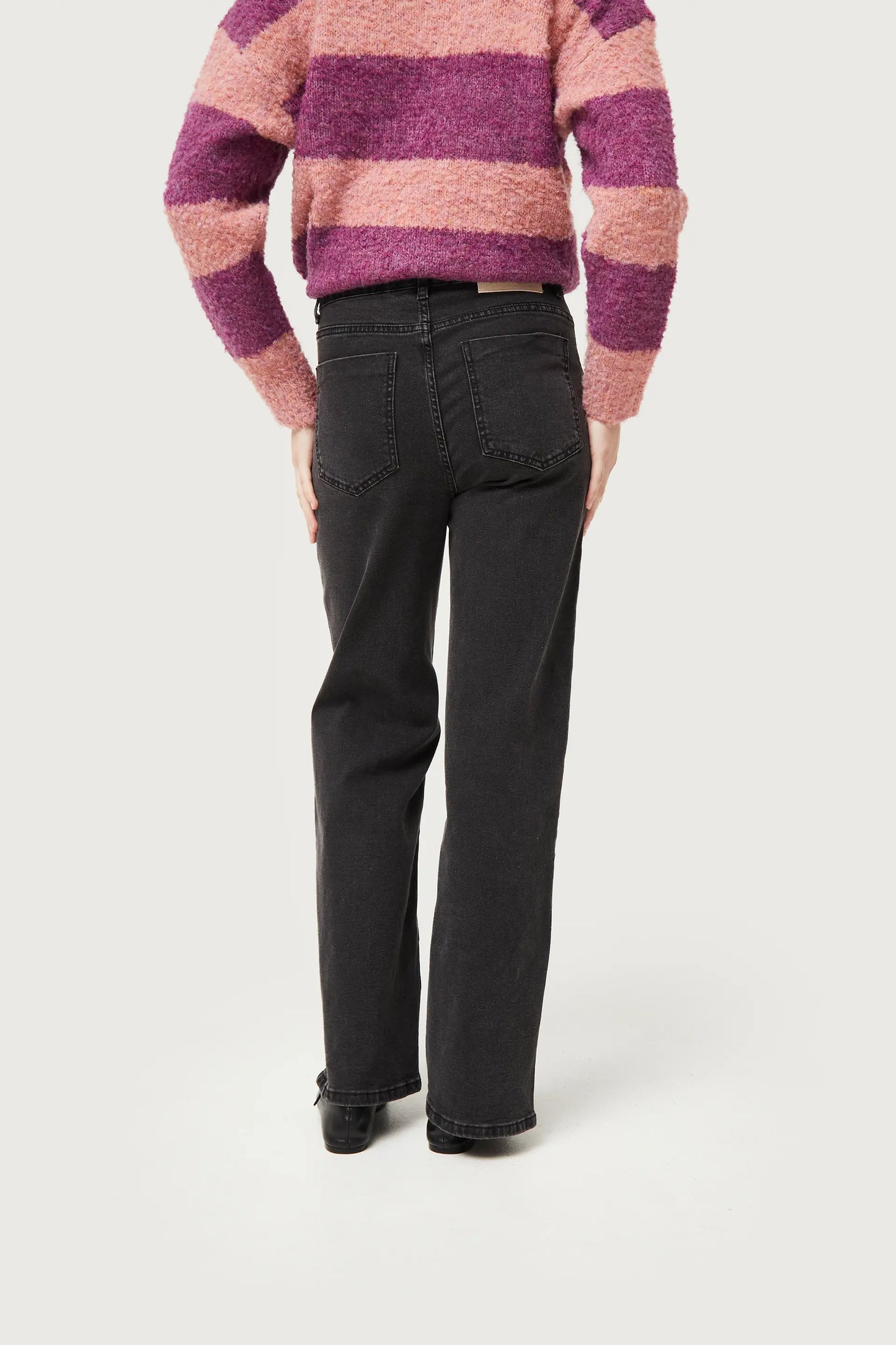 Jeans largos rectos negro lavado