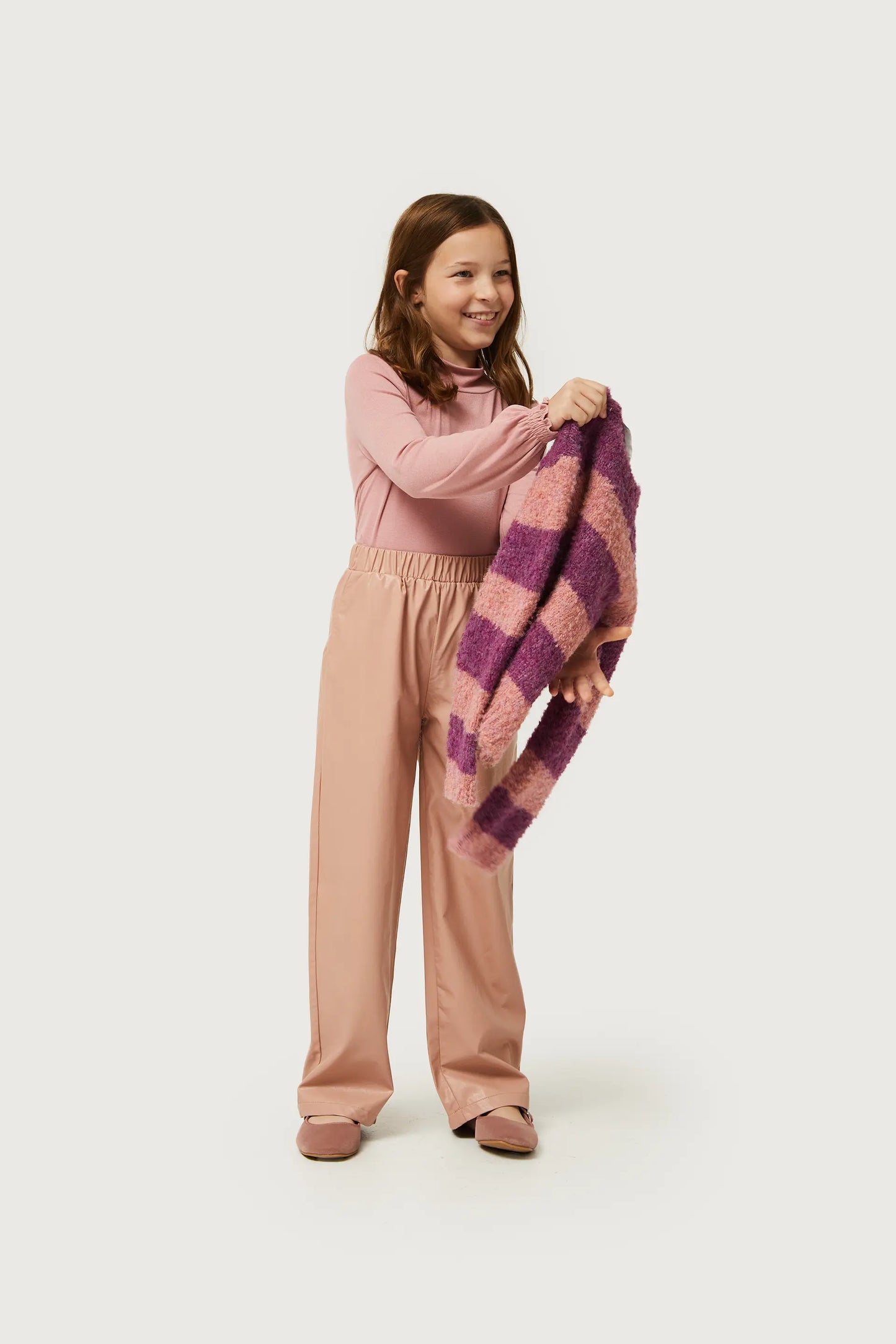 Pantalón de niña de piel sintética beige