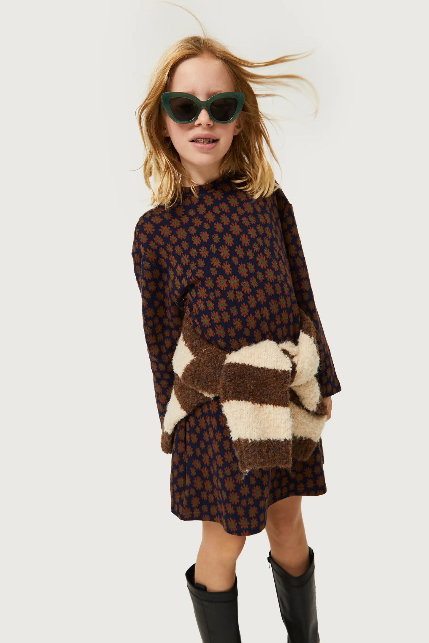 Vestido corto de niña estampado floral azul