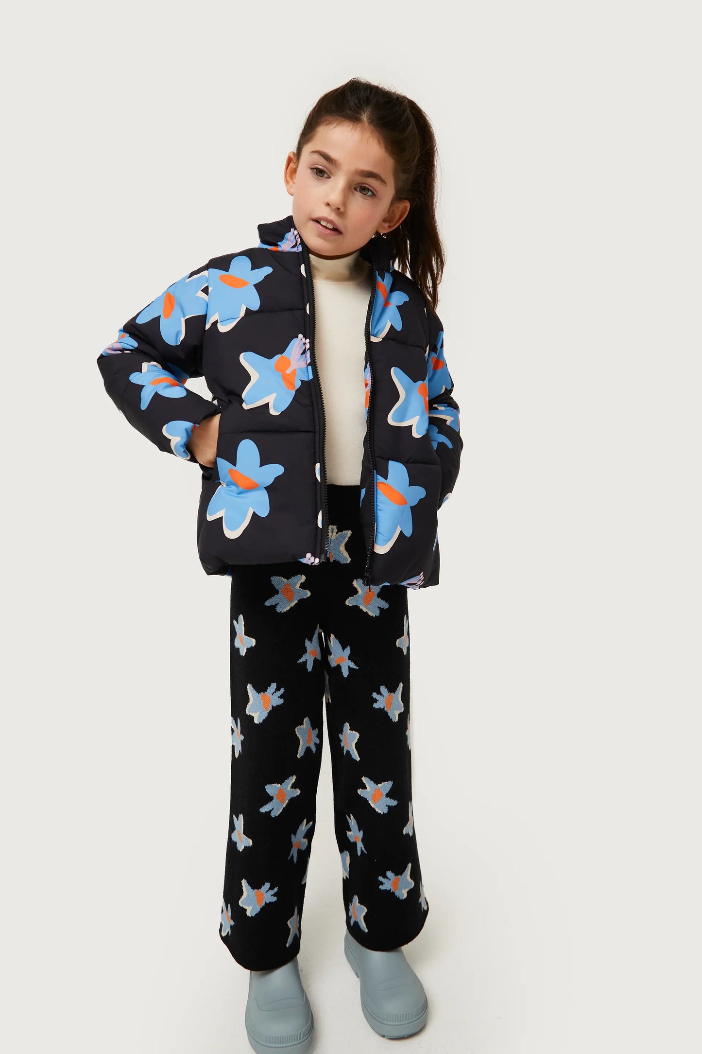 Top de niña cuello alto blanco