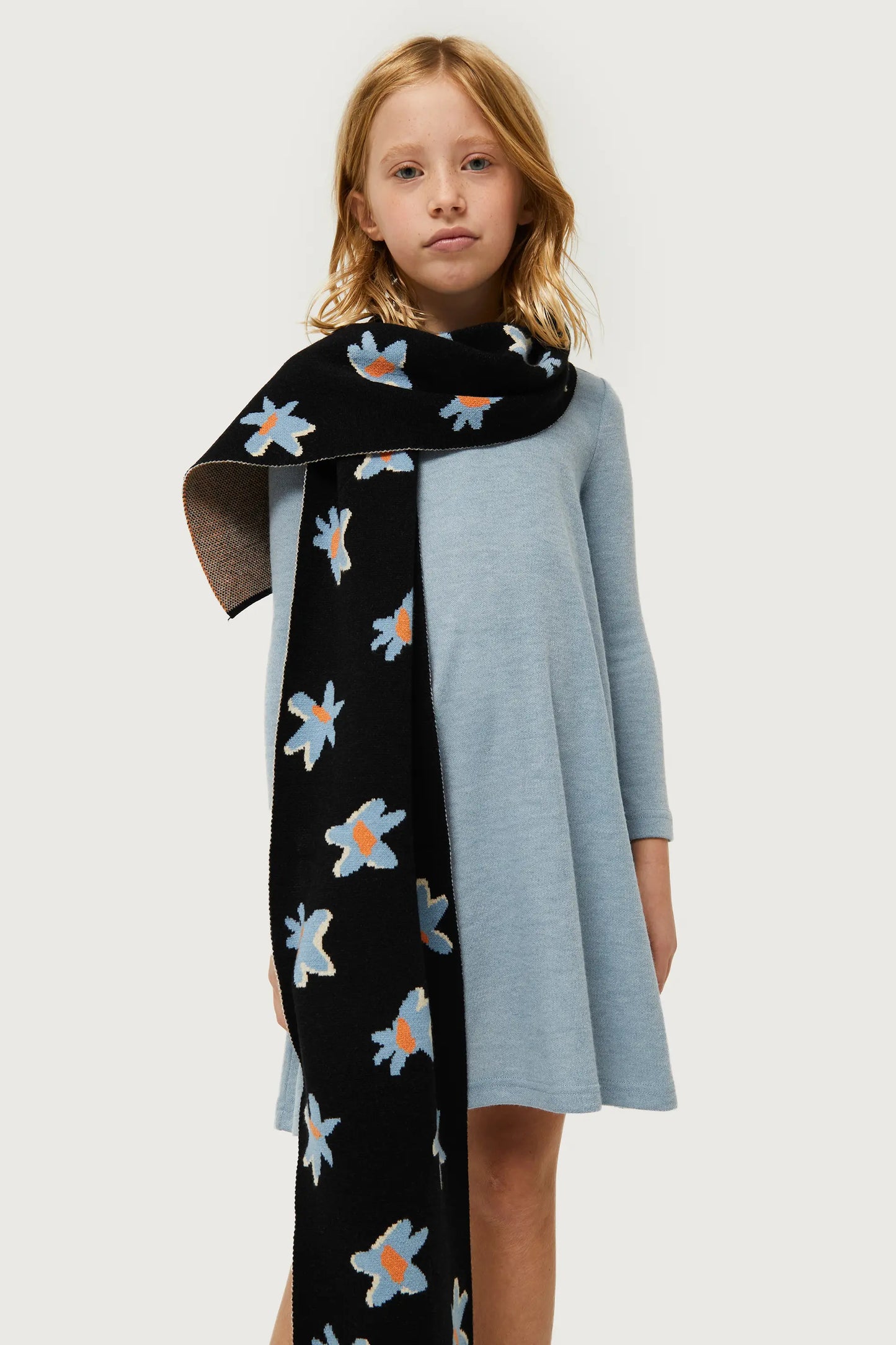 Vestido corto de niña cuello perkins gris