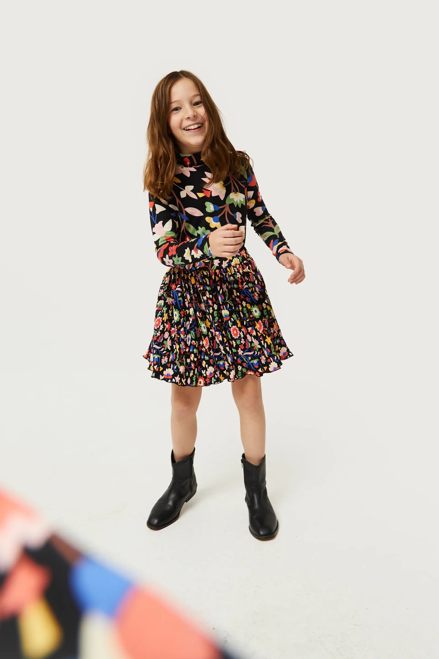 Falda corta de niña estampado floral pequeño