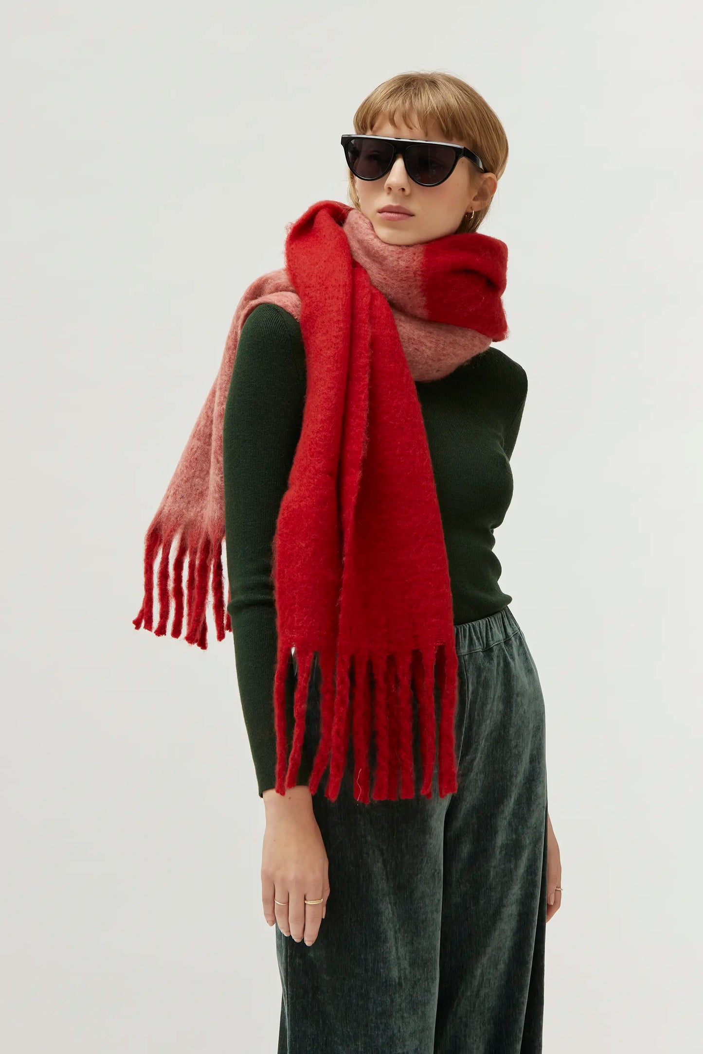 Oversized scarf with red fringes