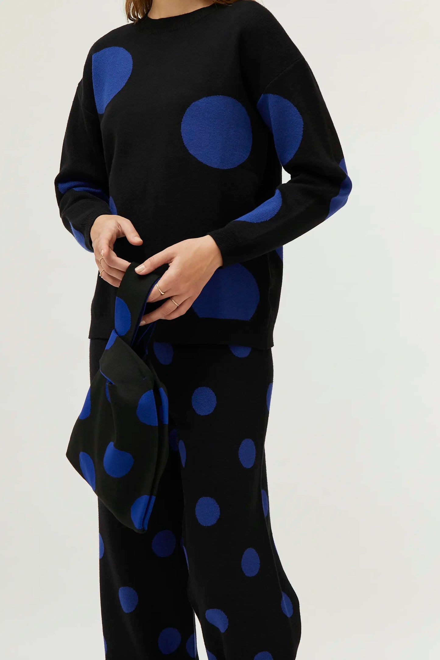 Bolso de mano estampado de lunares azules