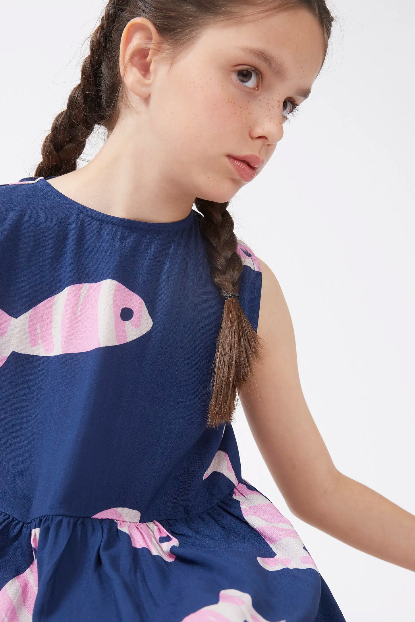 Vestido corto de niña rayón LENZING™ ECOVERO™ con estampado Eureka