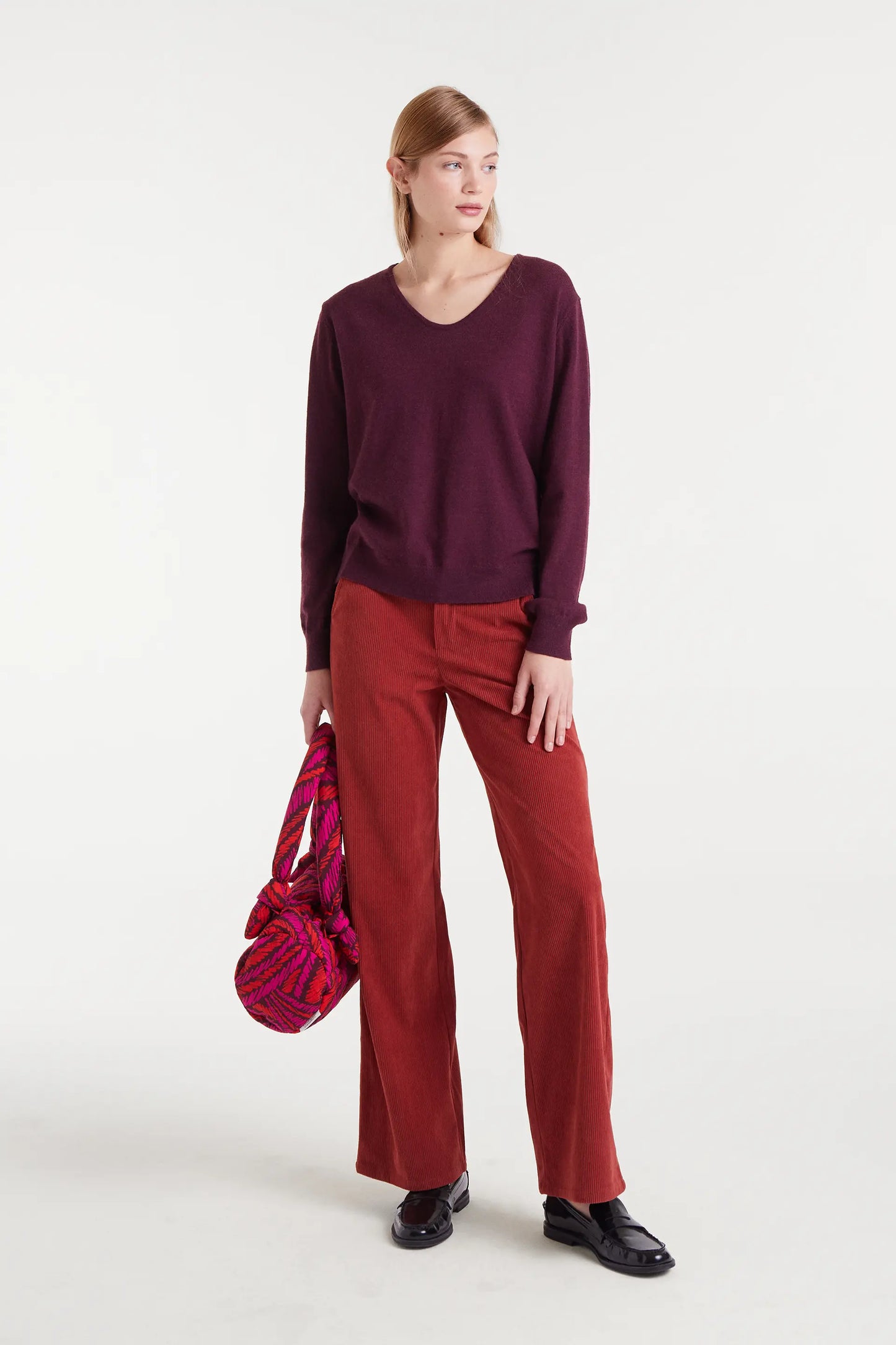 Jersey de punto cuello pico burdeos