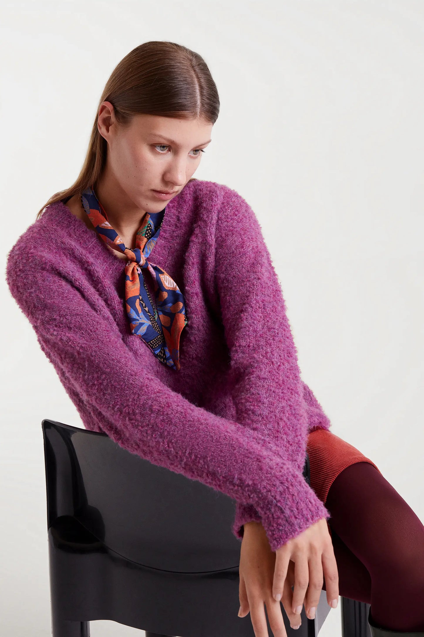 Maglione lavorato a maglia con texture di bouganville