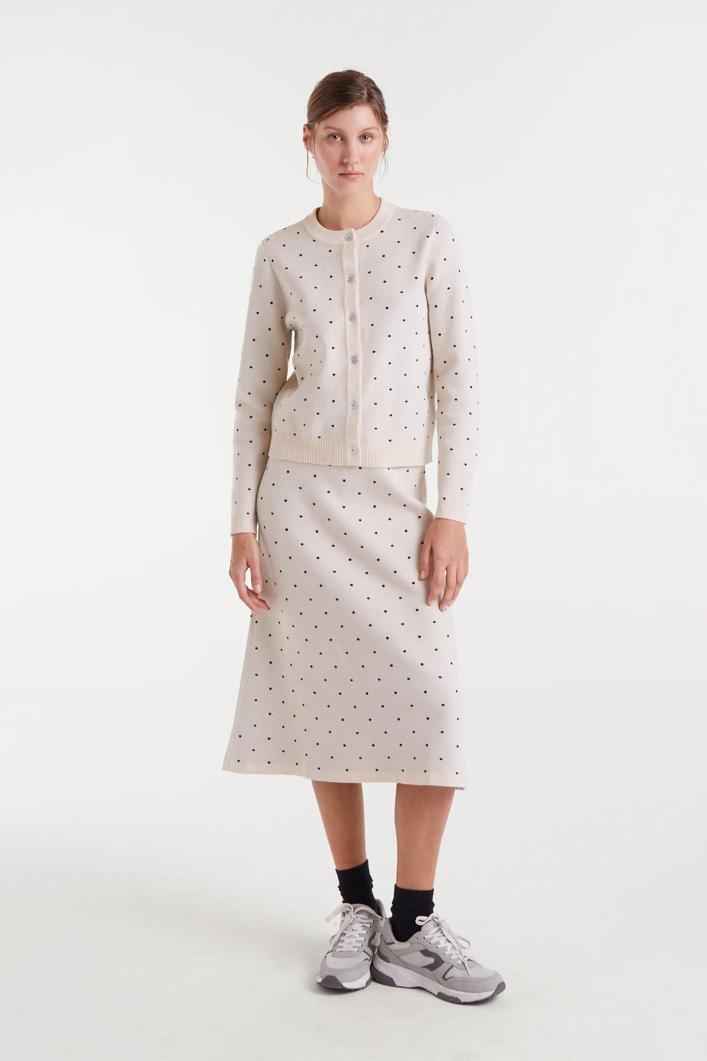 Mini cardigan jacquard stampato a pois bianchi