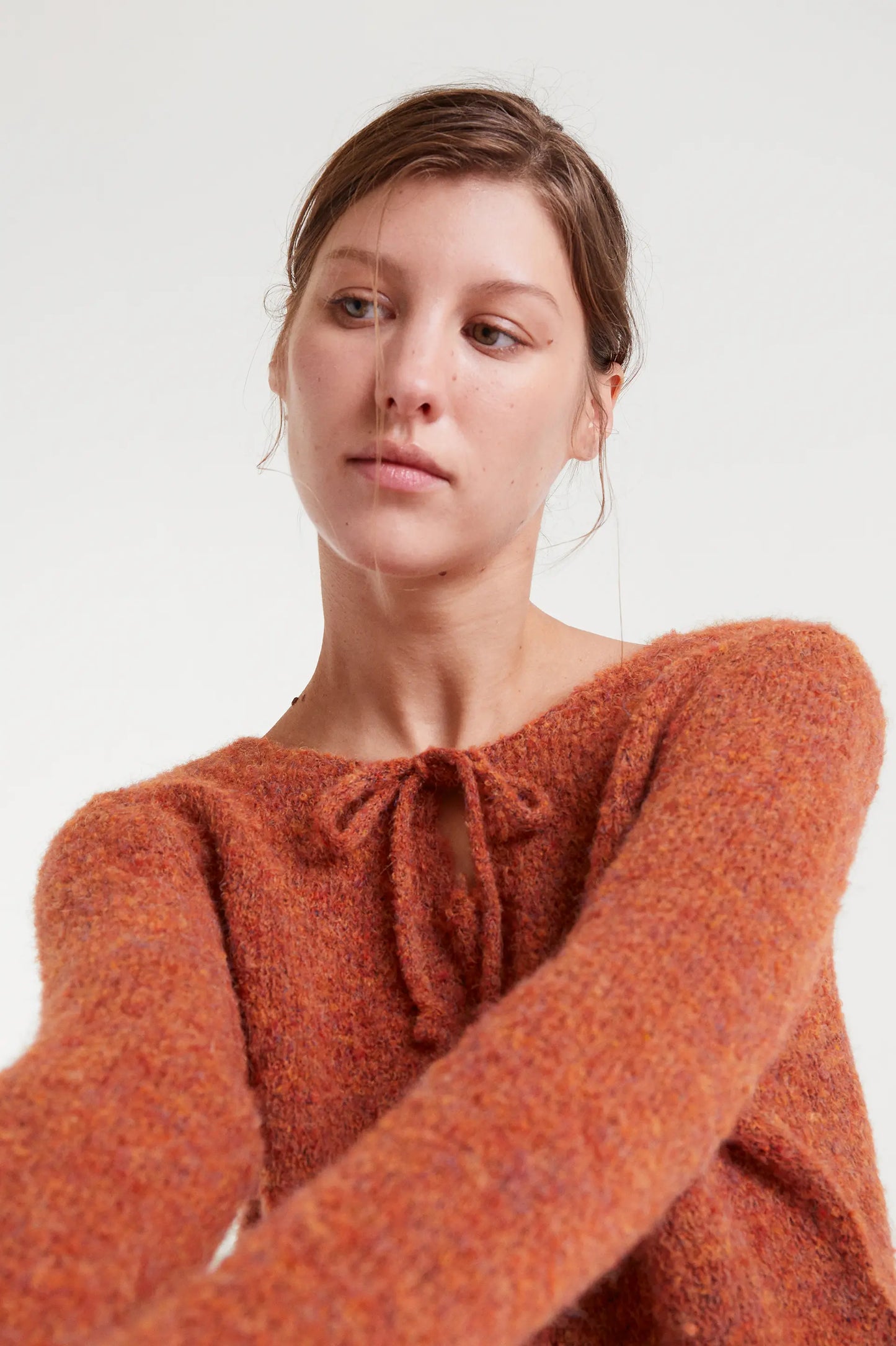 Maglione lavorato a maglia arancione testurizzato