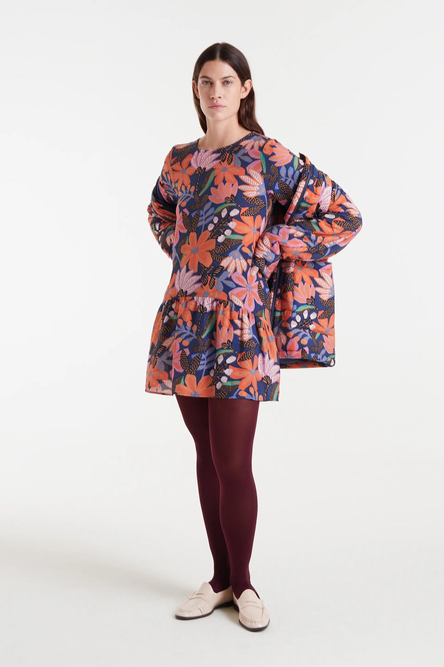 Abito corto in crêpe leggero con stampa Tigerlily