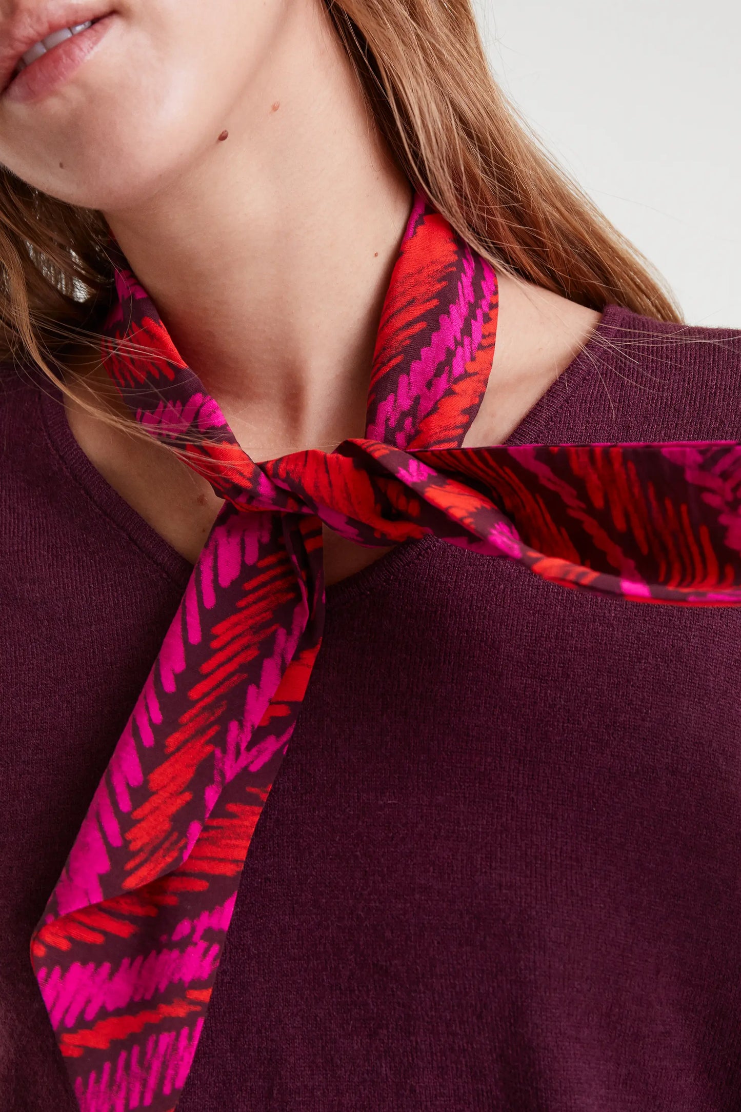 Lightweight crepe scarf with Fedora print