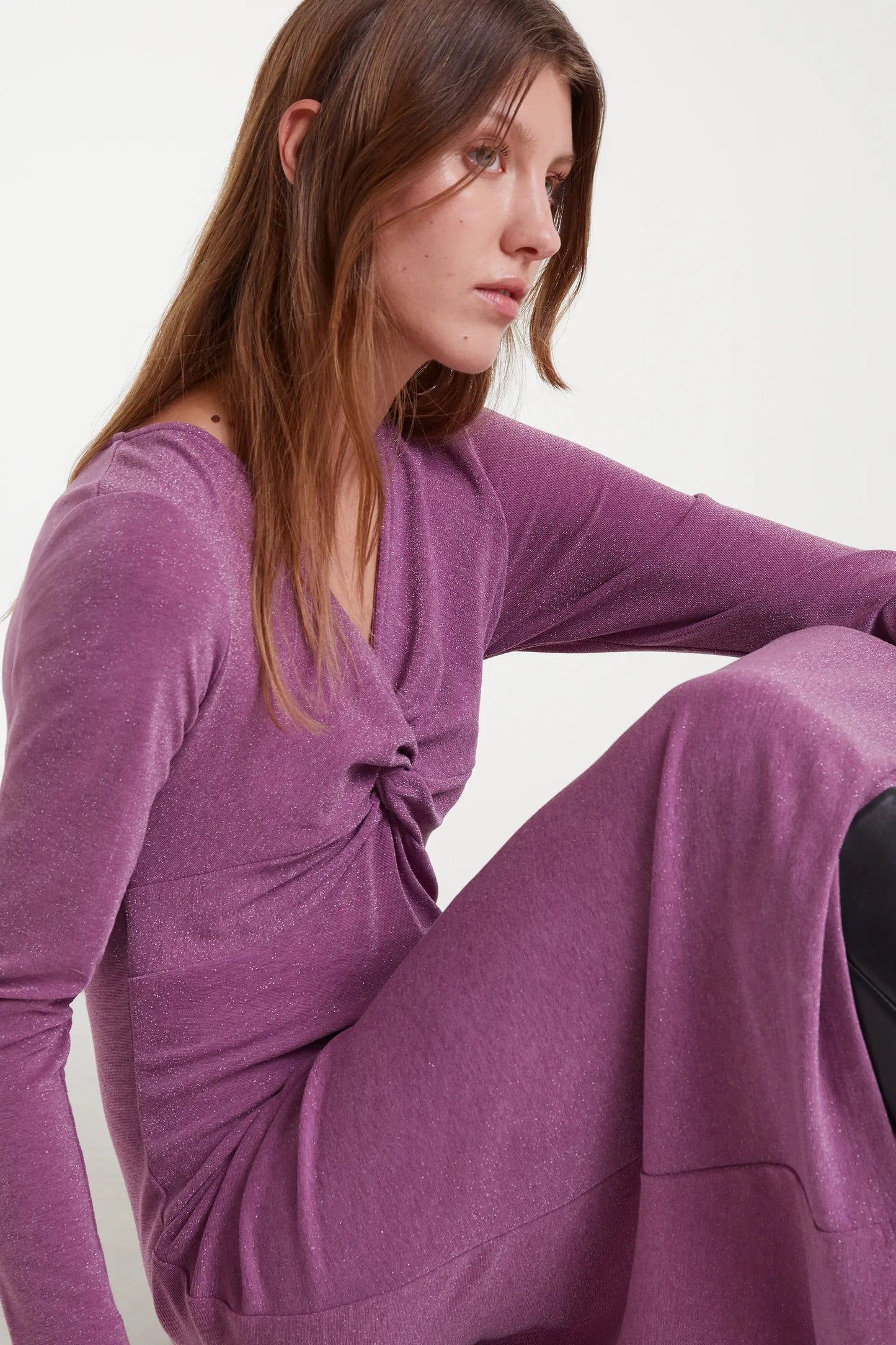 Abito midi lilla con scollo annodato