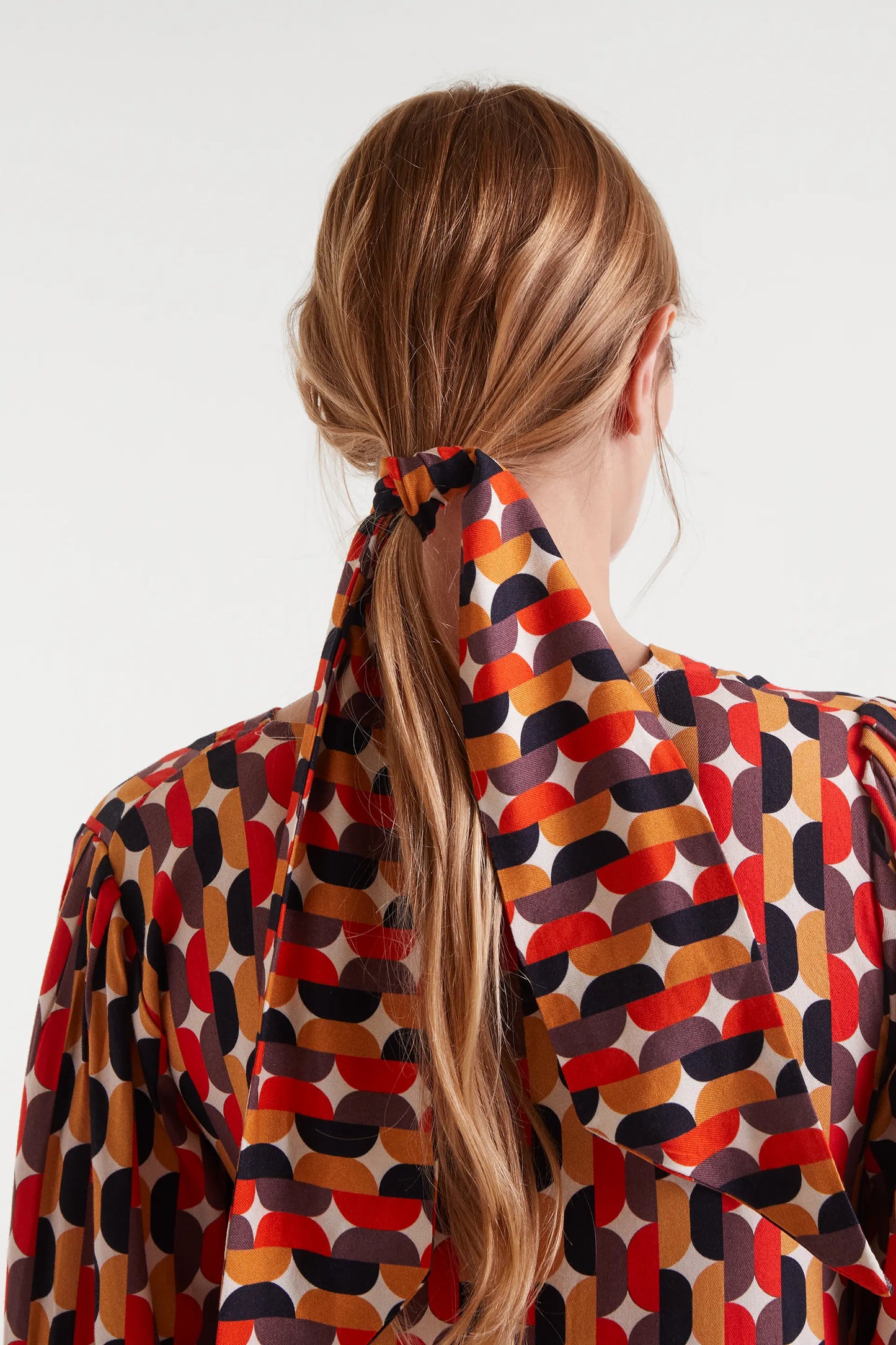 Lightweight crepe scarf with Link print