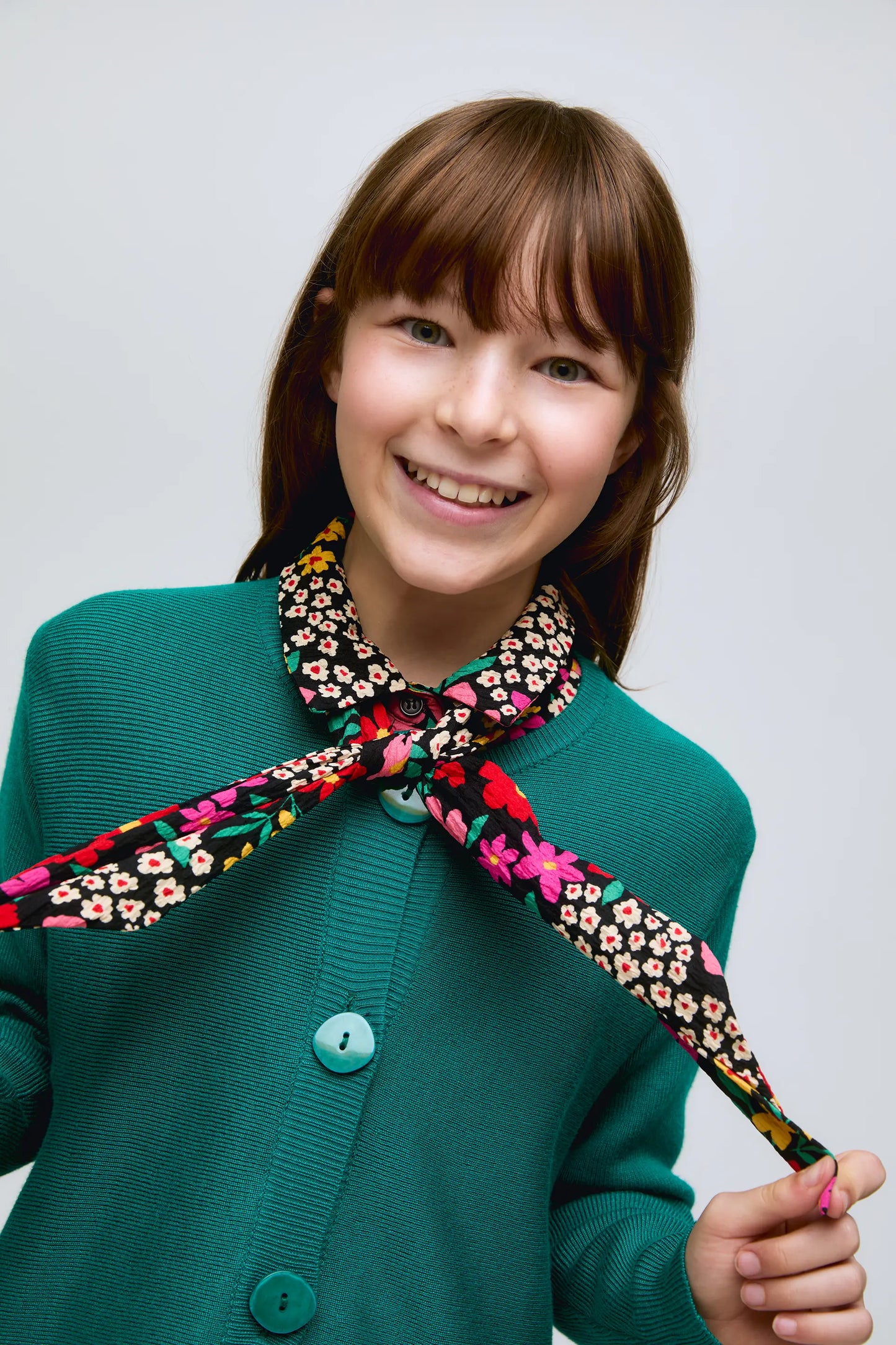 Green fine knit girl's cardigan with large button