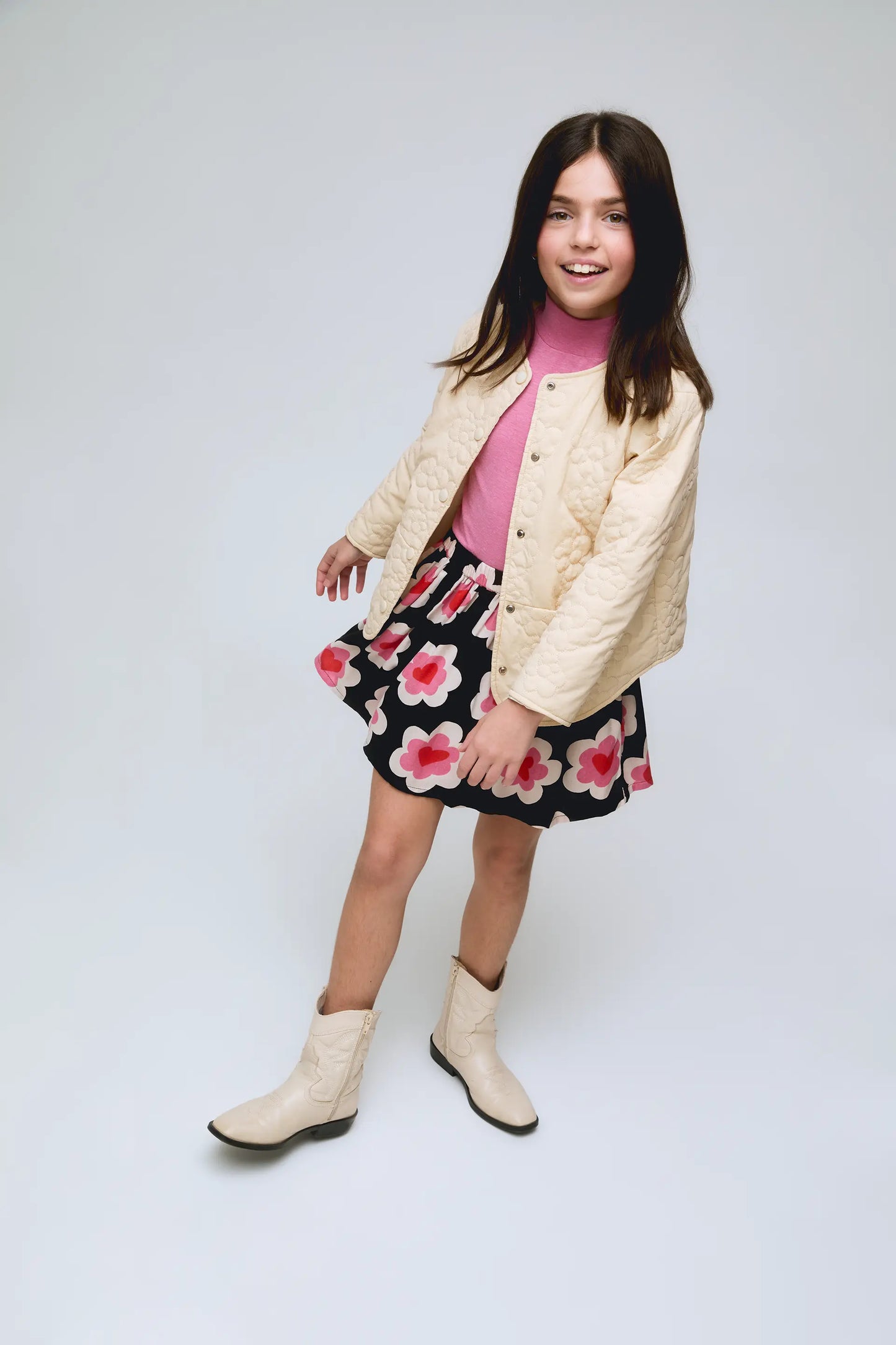 Girl's short skirt with sweetheart print and gathered elastic waistband