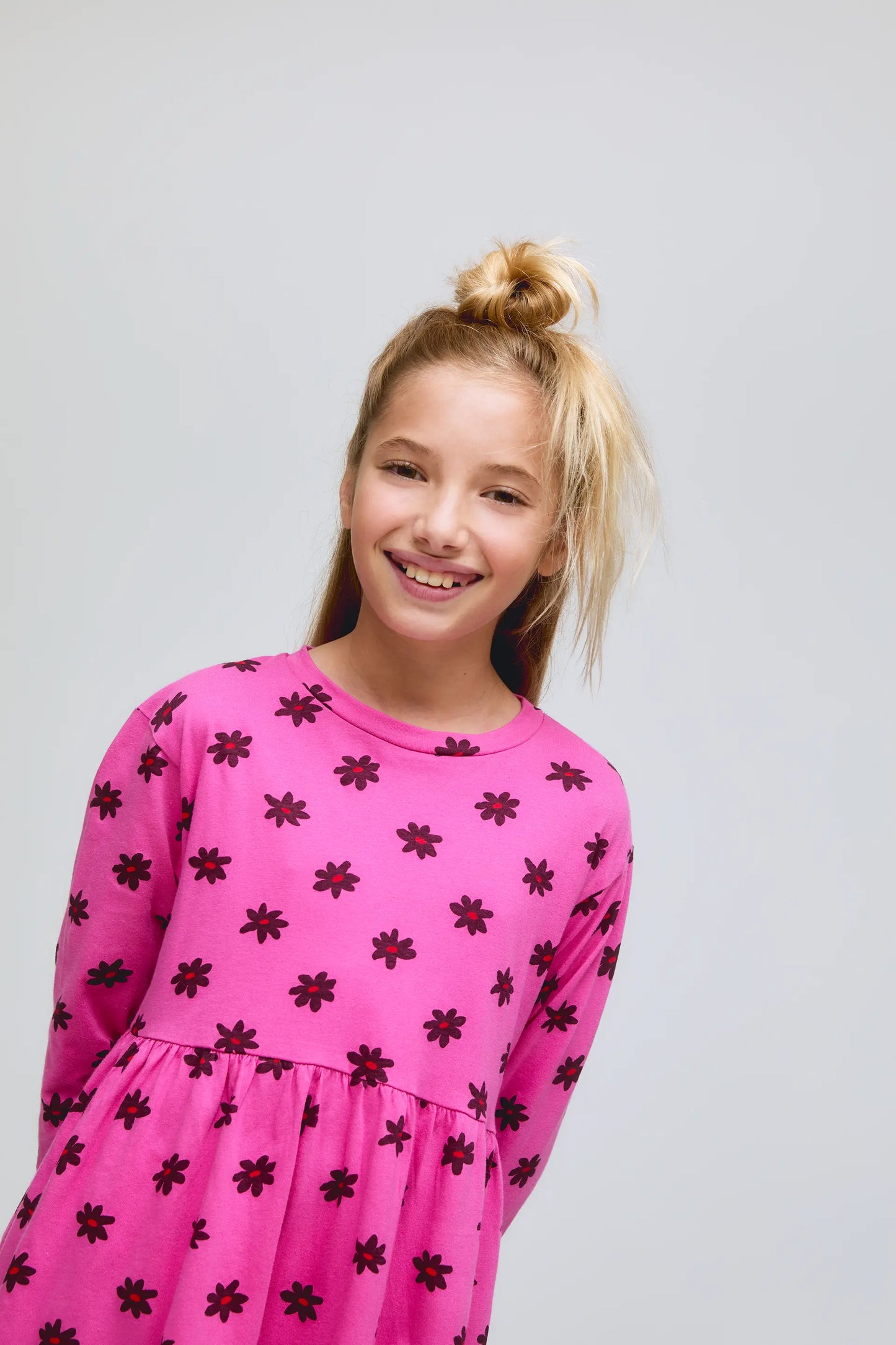 Vestido corto de niña en color rosa estampado Daisy.