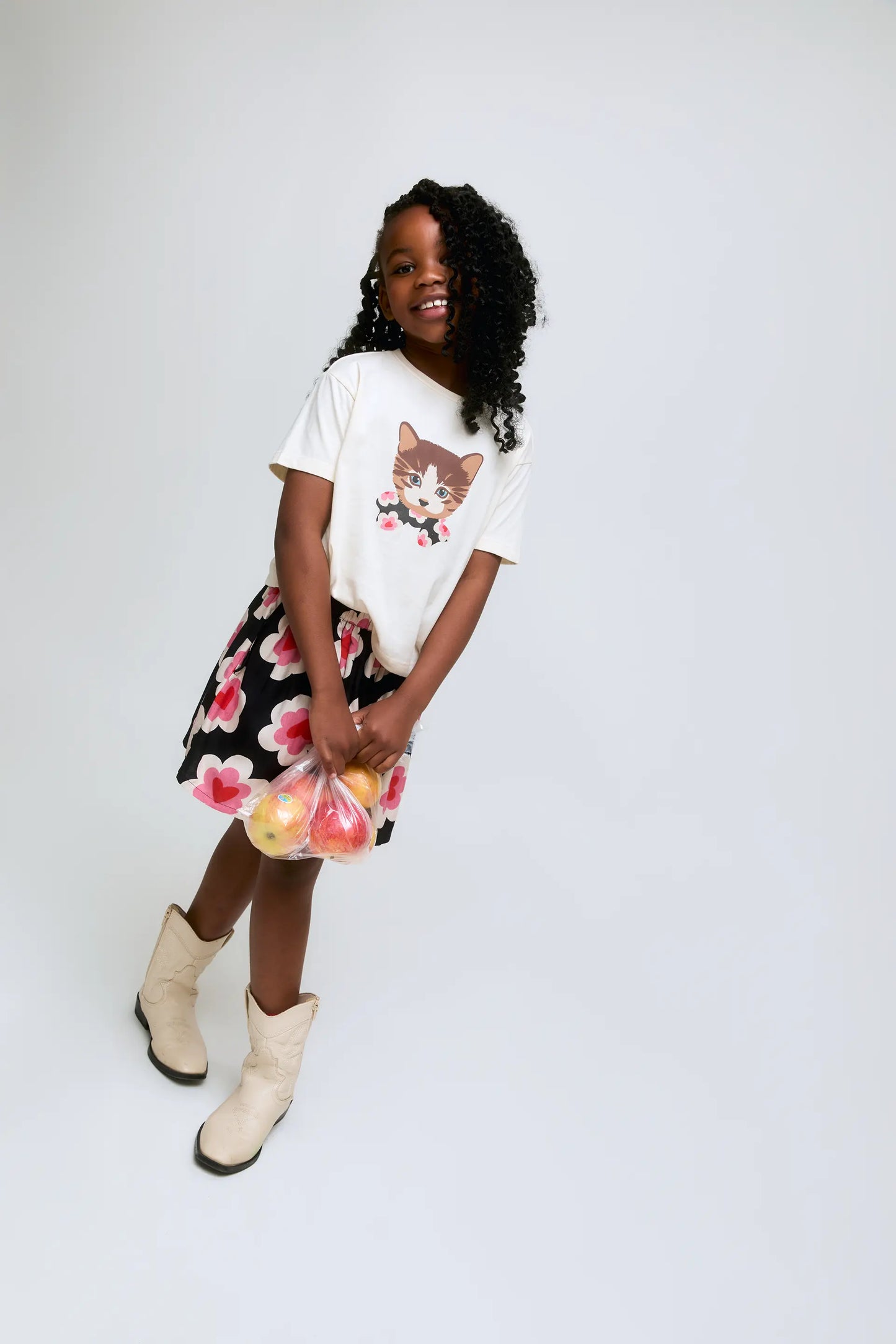 Camiseta de niña en color blanco con estampado de gatito.