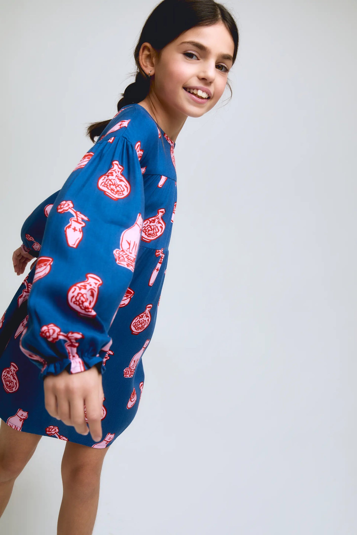Long-sleeved girl's dress with Porcelain print