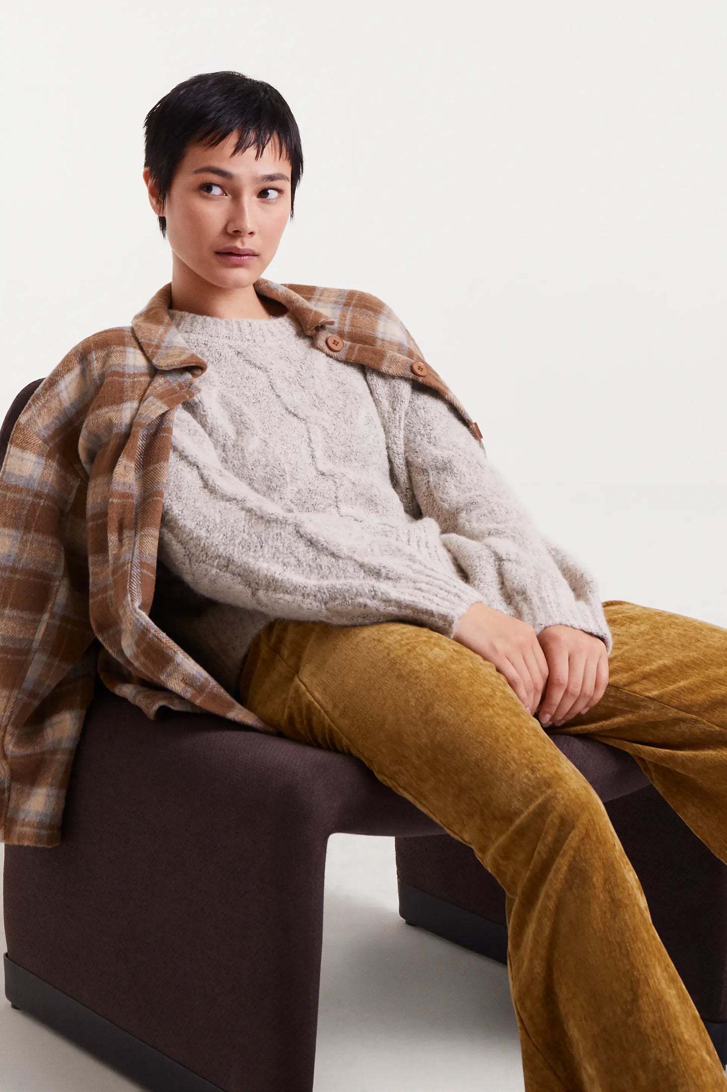 Maglione bianco a maglia a catena