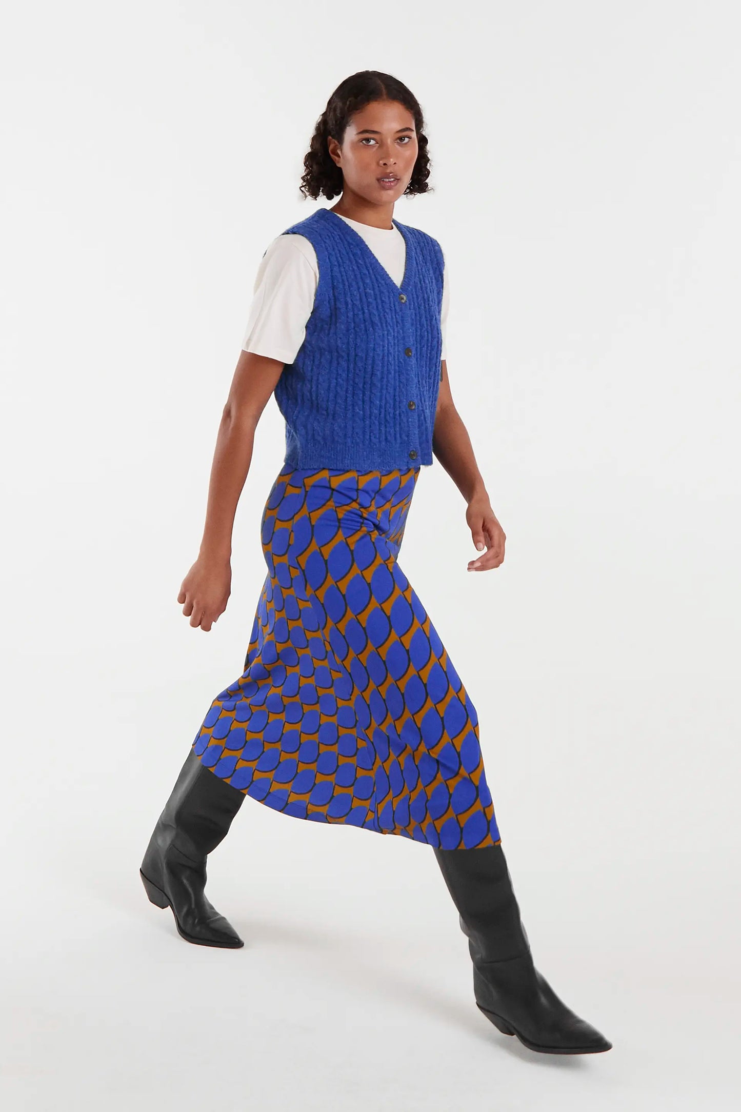 Gilet blu lavorato a maglia