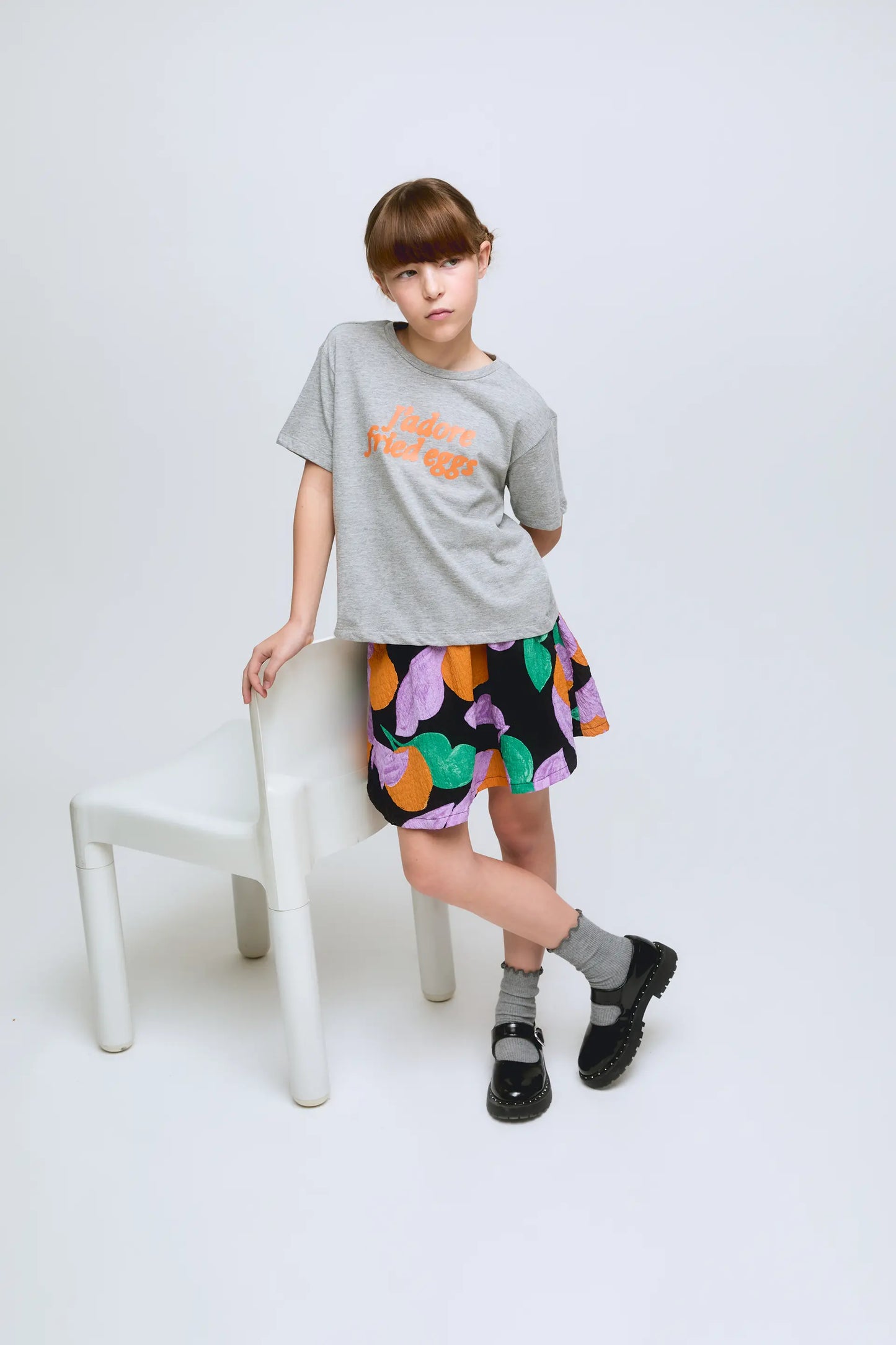 Maglietta a maniche corte da bambina con la scritta "J'adore fried eggs"