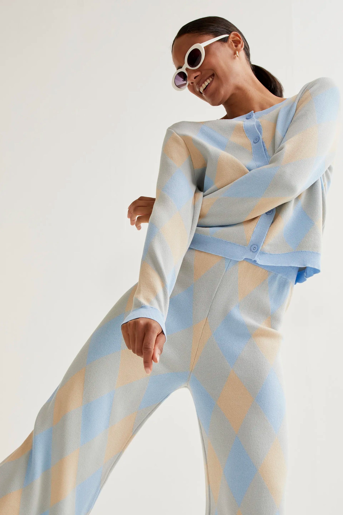 Blue diamond pattern knit trousers