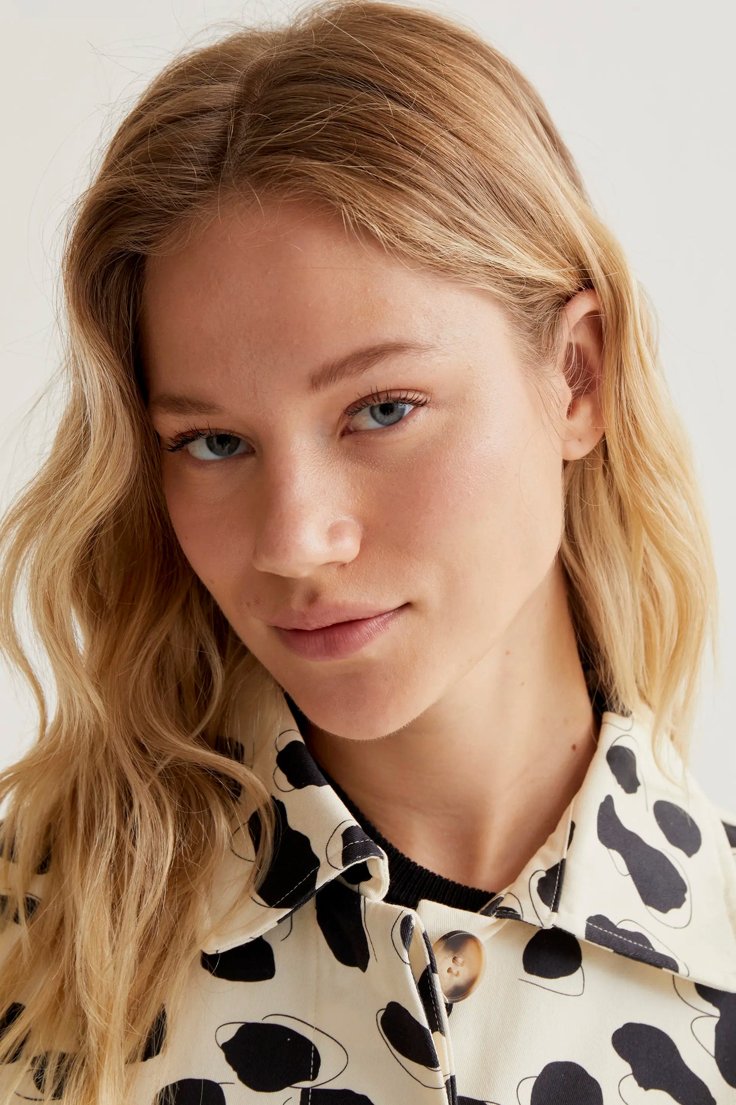 Gabardina 100% algodón con estampado Dalmatian