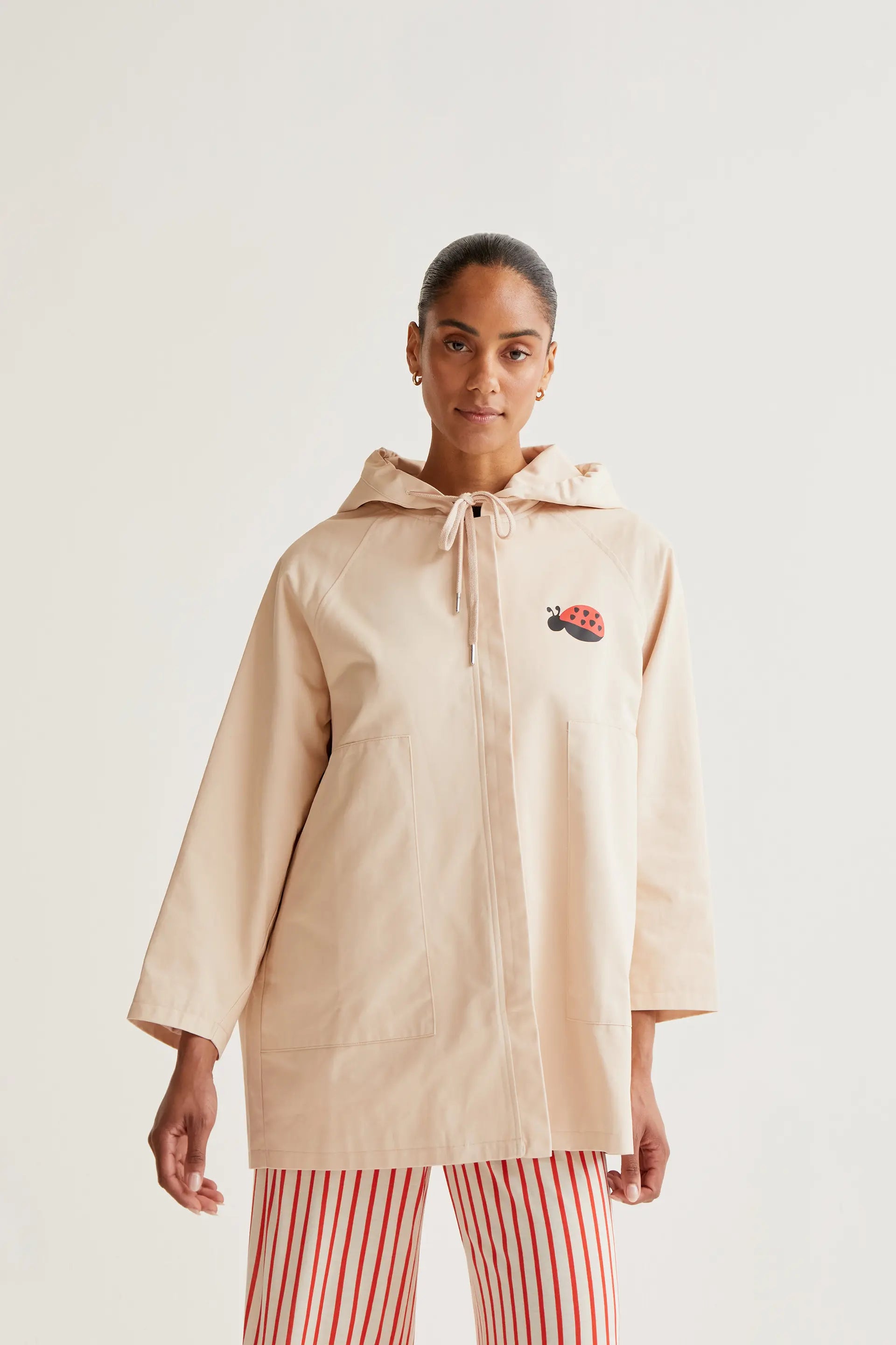 Trench coat with ladybug print - Fantastic Company – Compañía