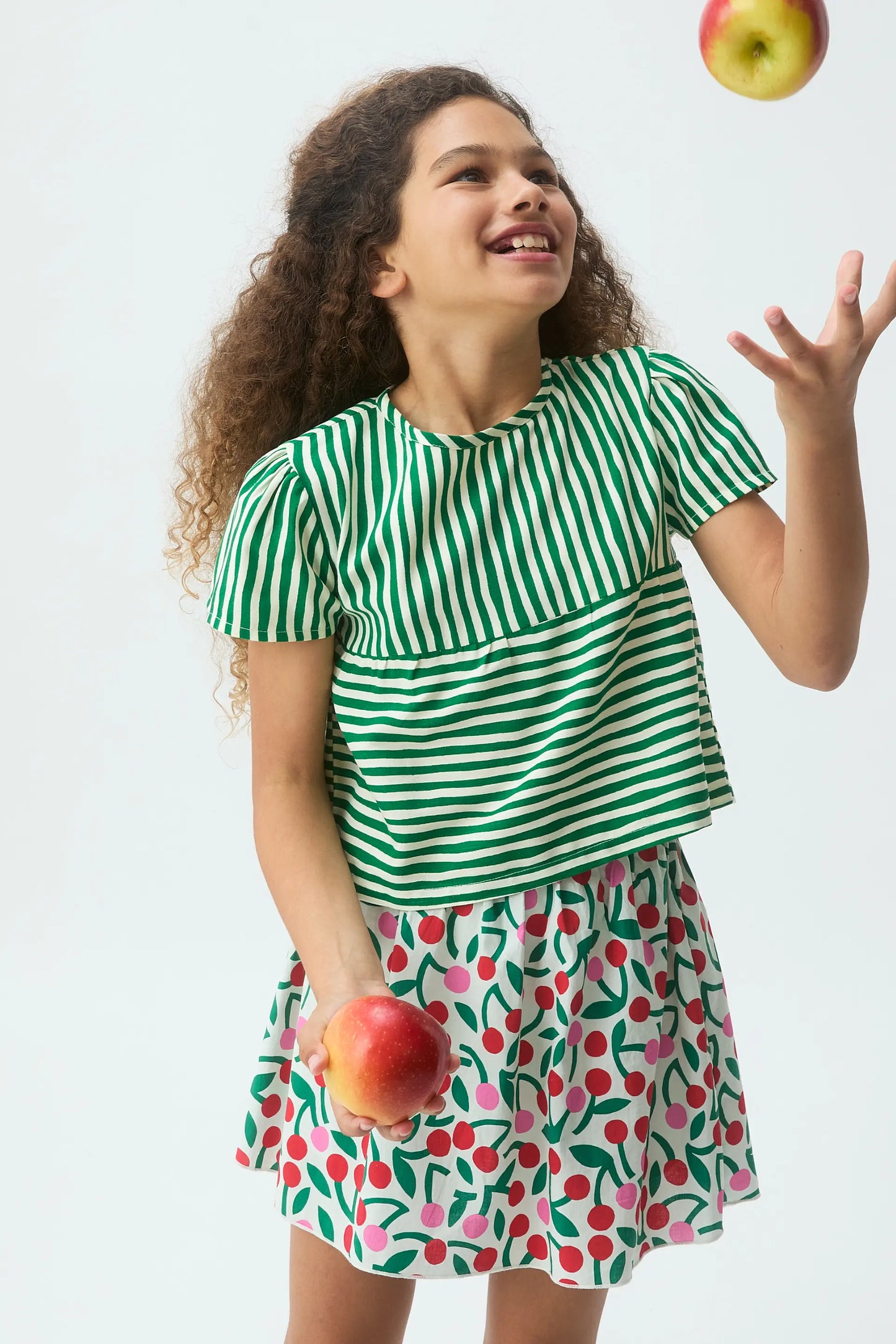 Short skirt for girls with burgundy print