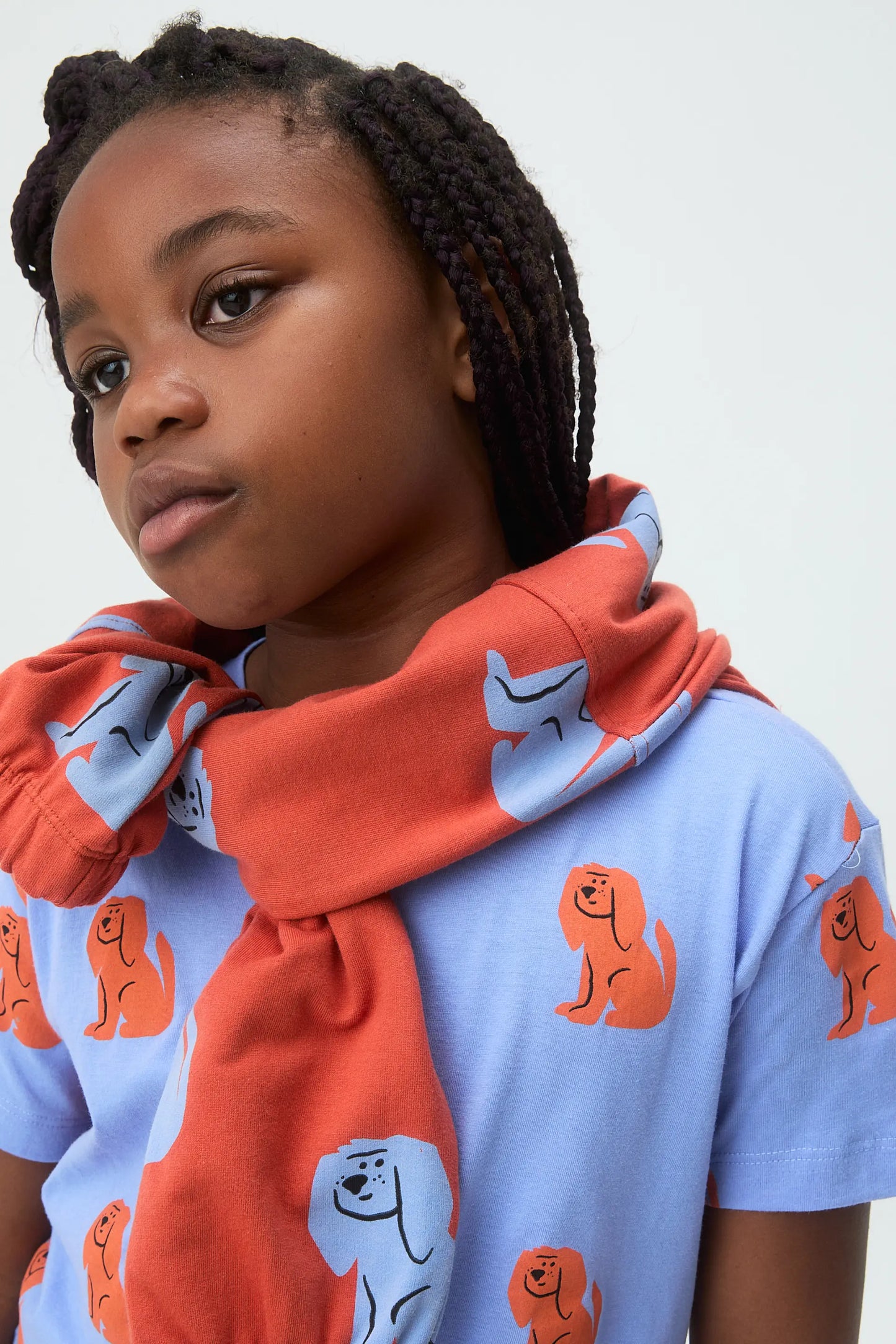 Maglietta da bambina con stampa di cuccioli