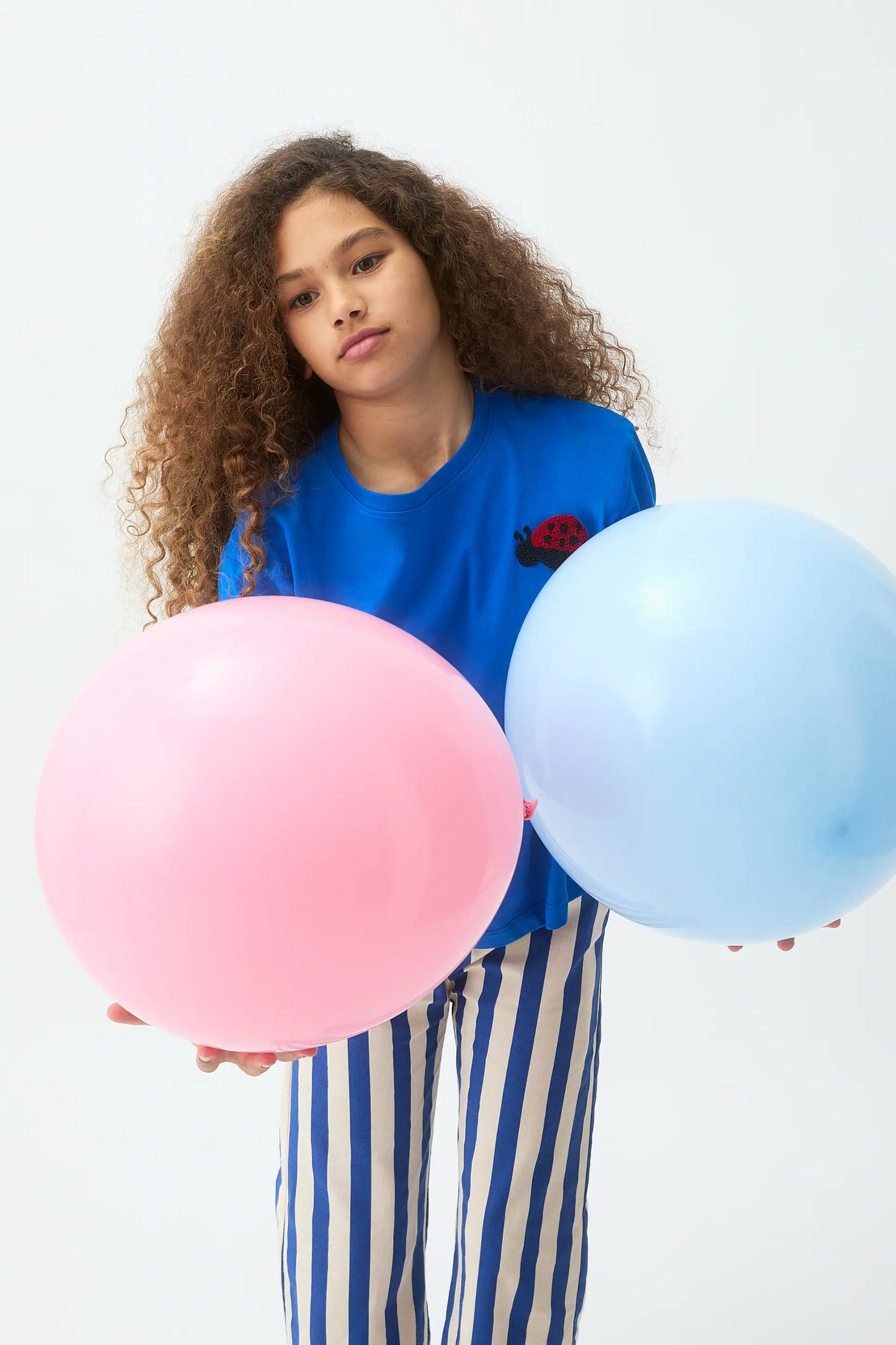 Camiseta de niña manga larga con parche de Coccinellidae