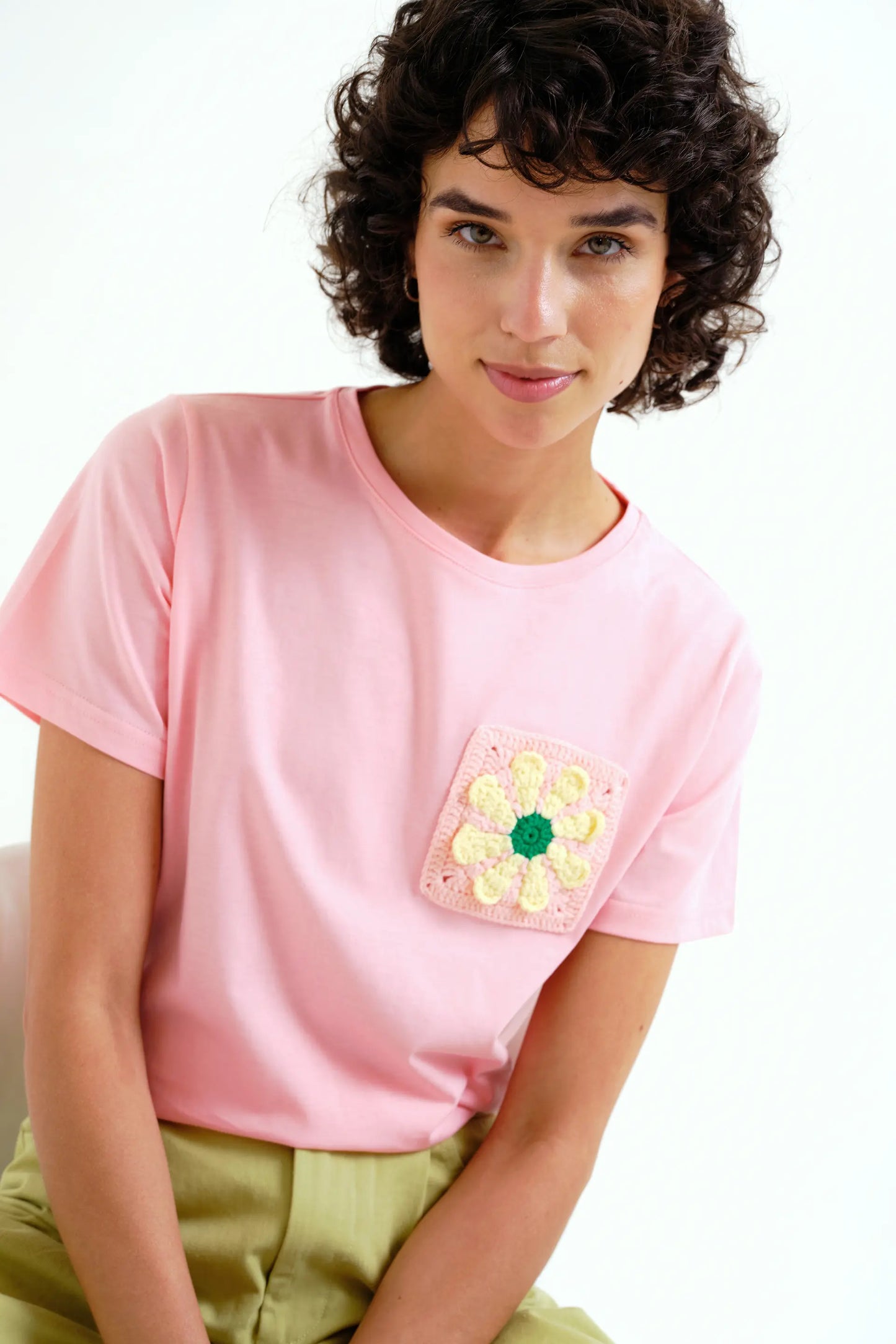T-shirt 100% cotone con girasole ricamato
