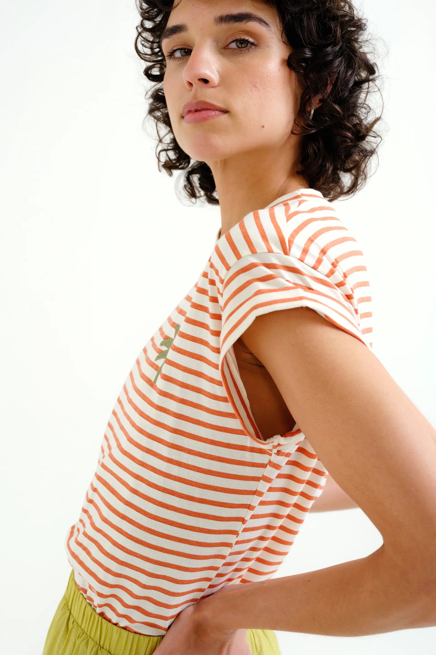 T-shirt with white and red striped print