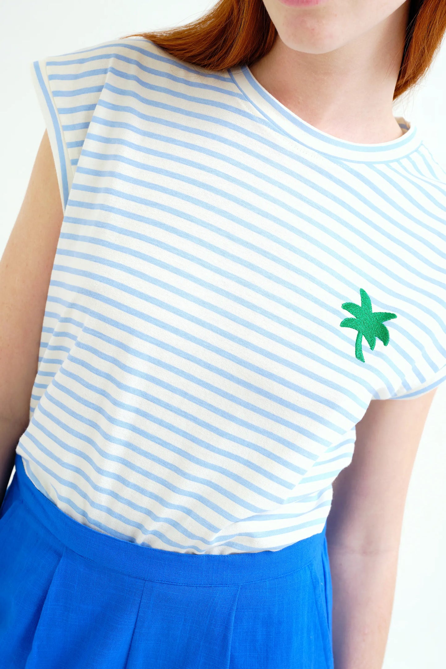 T-shirt with white and blue striped print