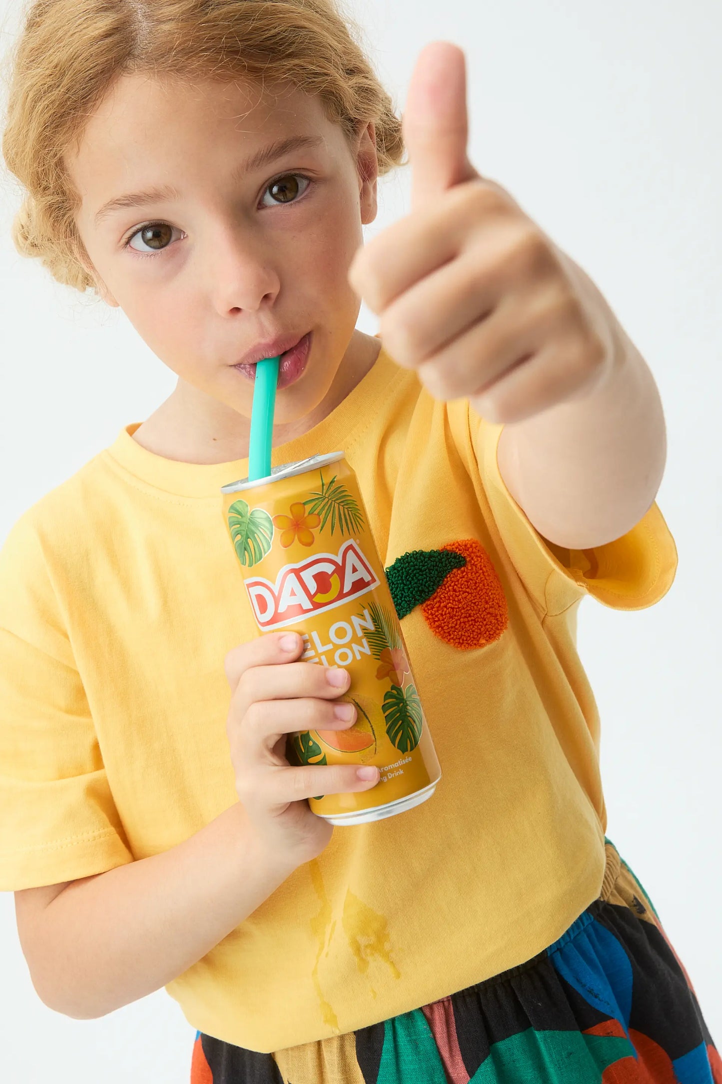 Girl's 100% cotton t-shirt with orange patch
