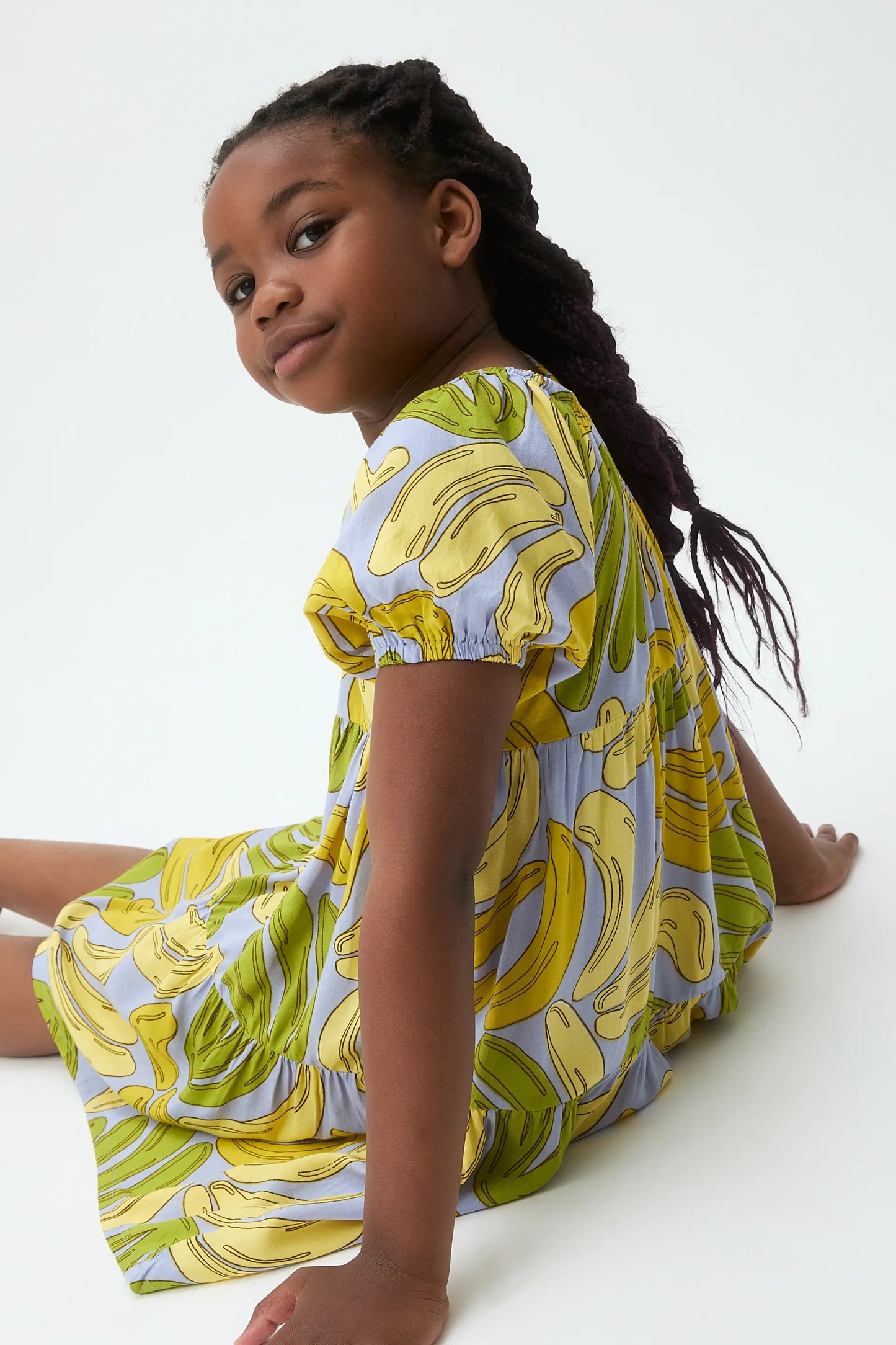 Vestido corto de niña con estampado Guineo