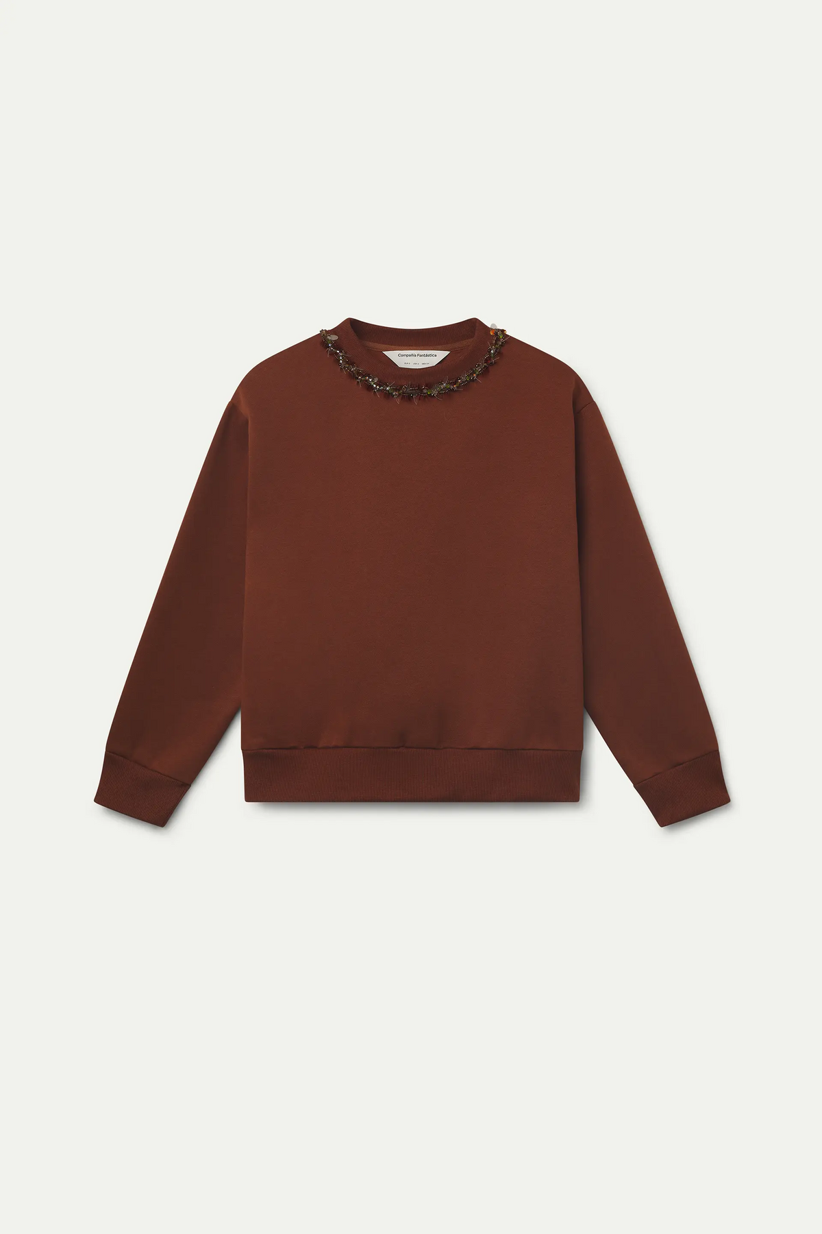 Sudadera marrón con cuello joya dorado