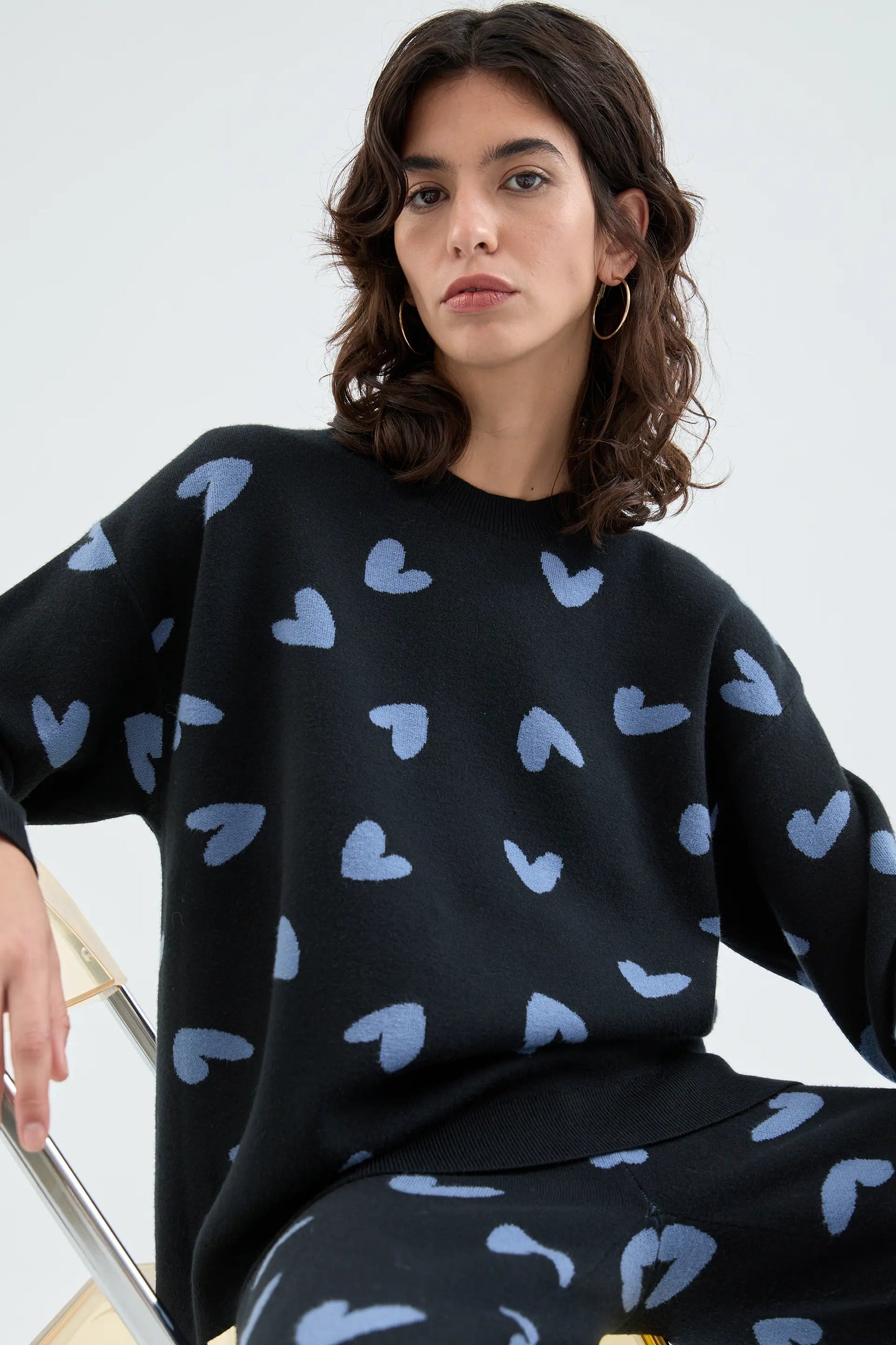 Knitted sweater with heart print