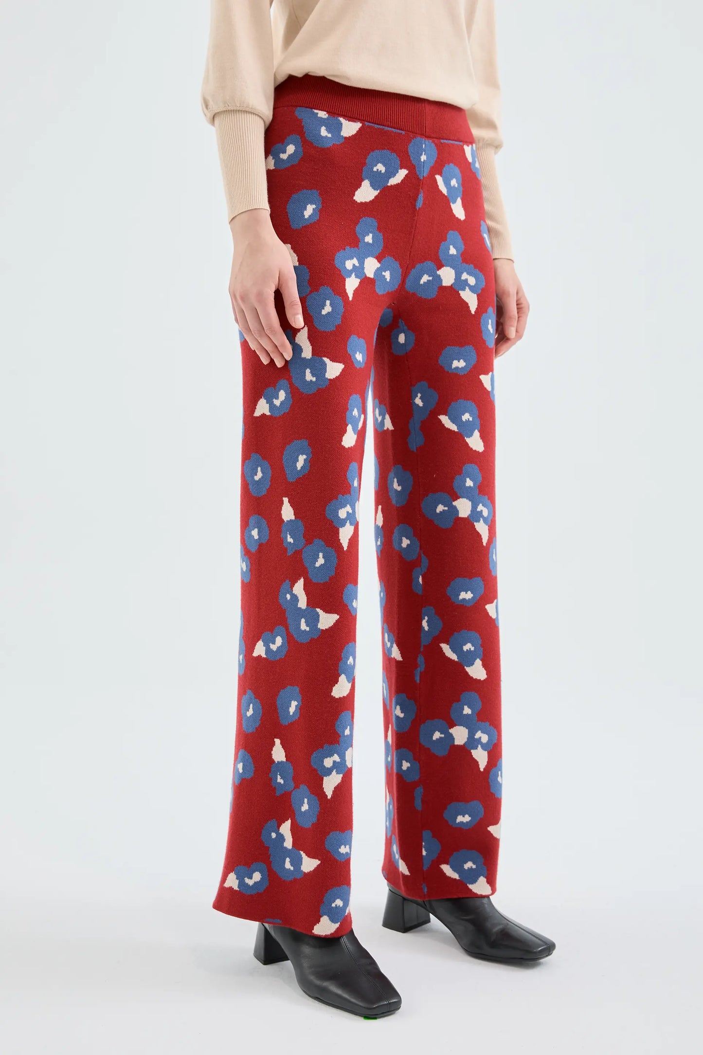 Pantalón largo recto de punto con estampado floral rojo