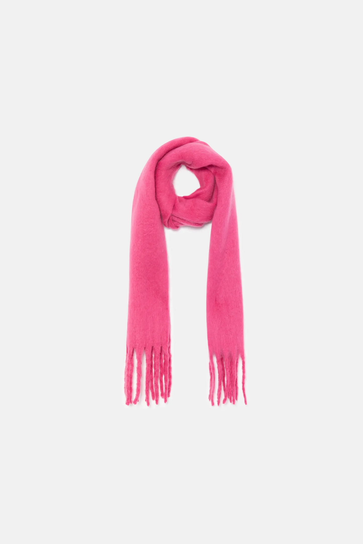 Knitted scarf with pink fringes