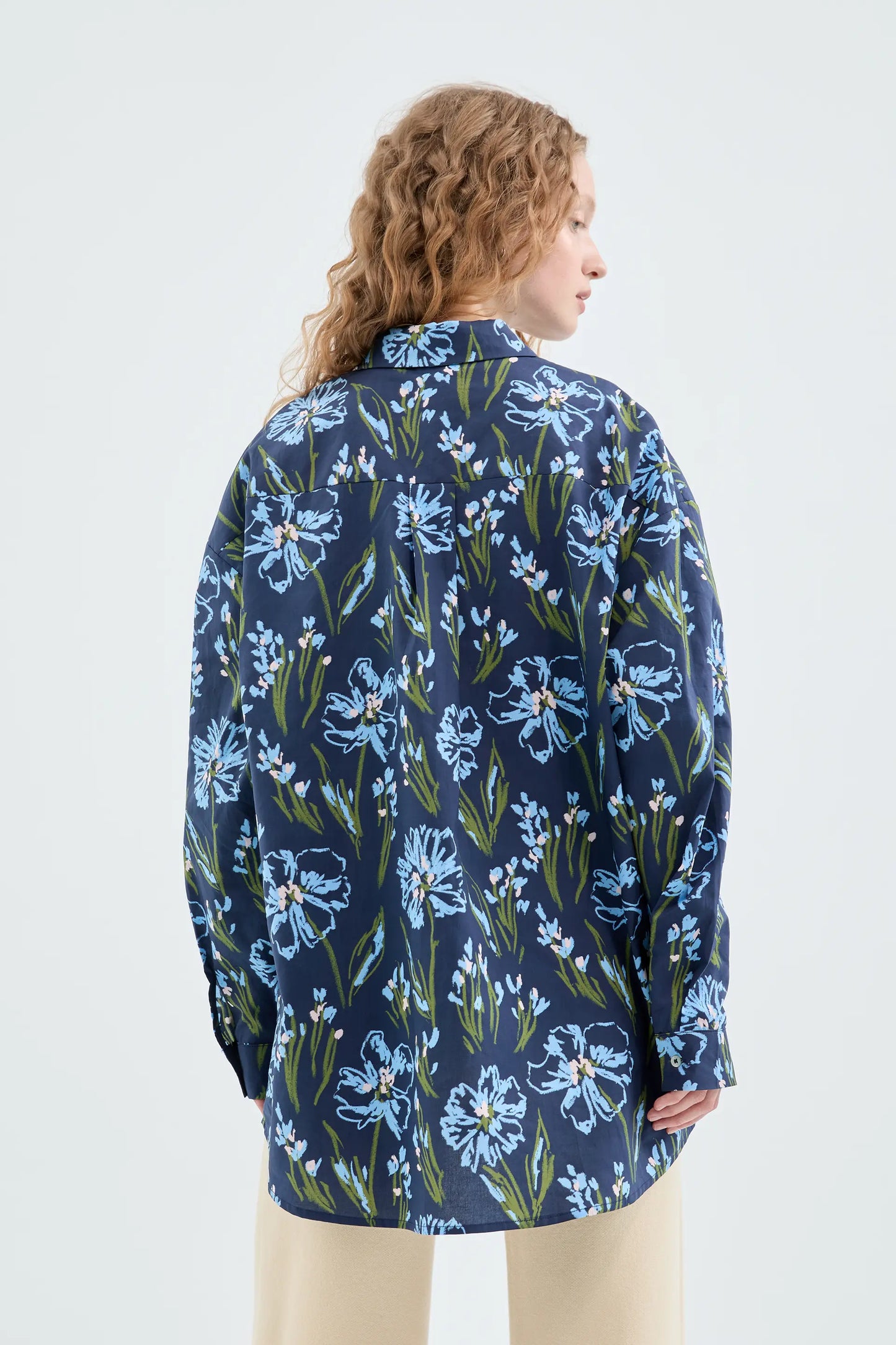 Camisa oversize de popelín con estampado floral azul