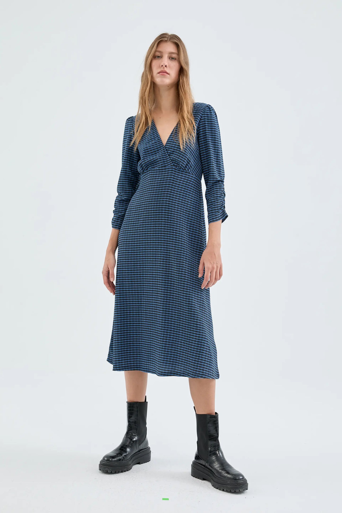 Fitted midi dress with blue check print