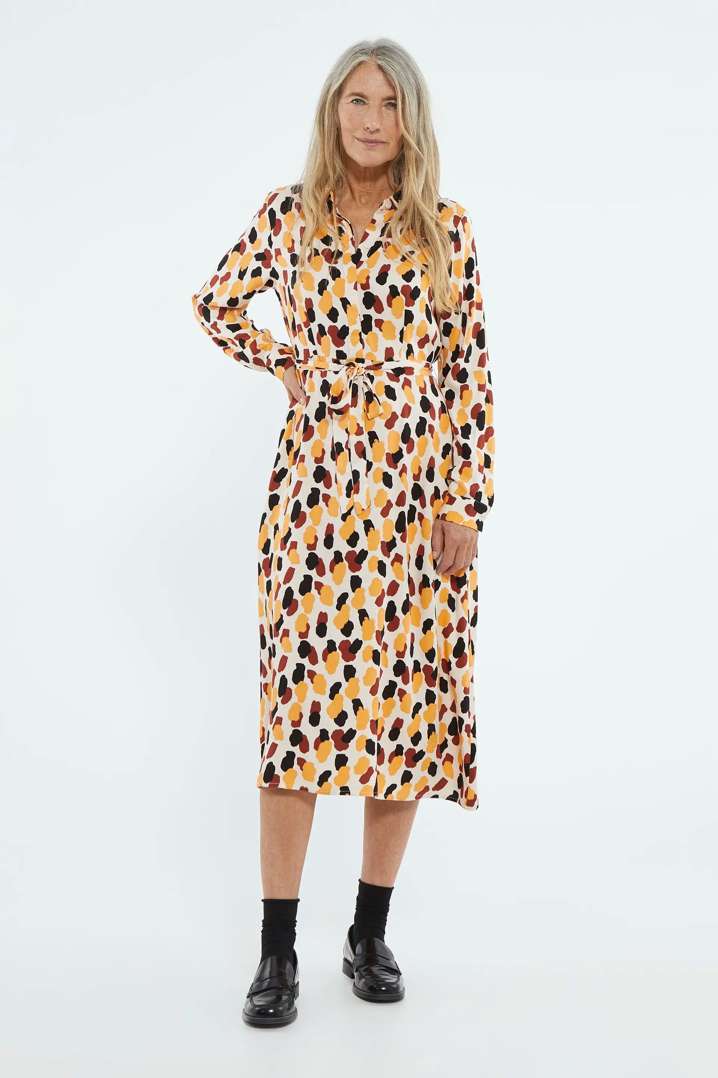 Vestido midi camisero con estampado de lunares