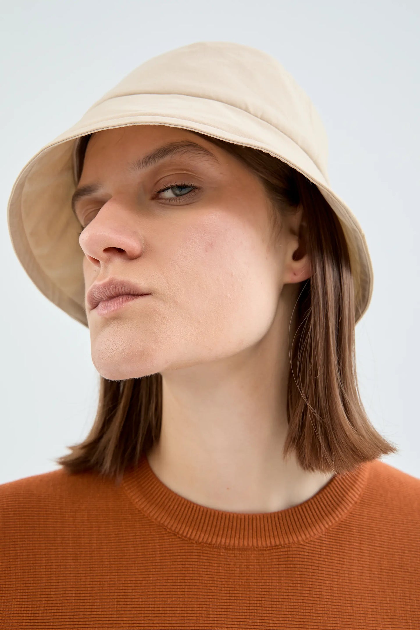 Beige bucket hat