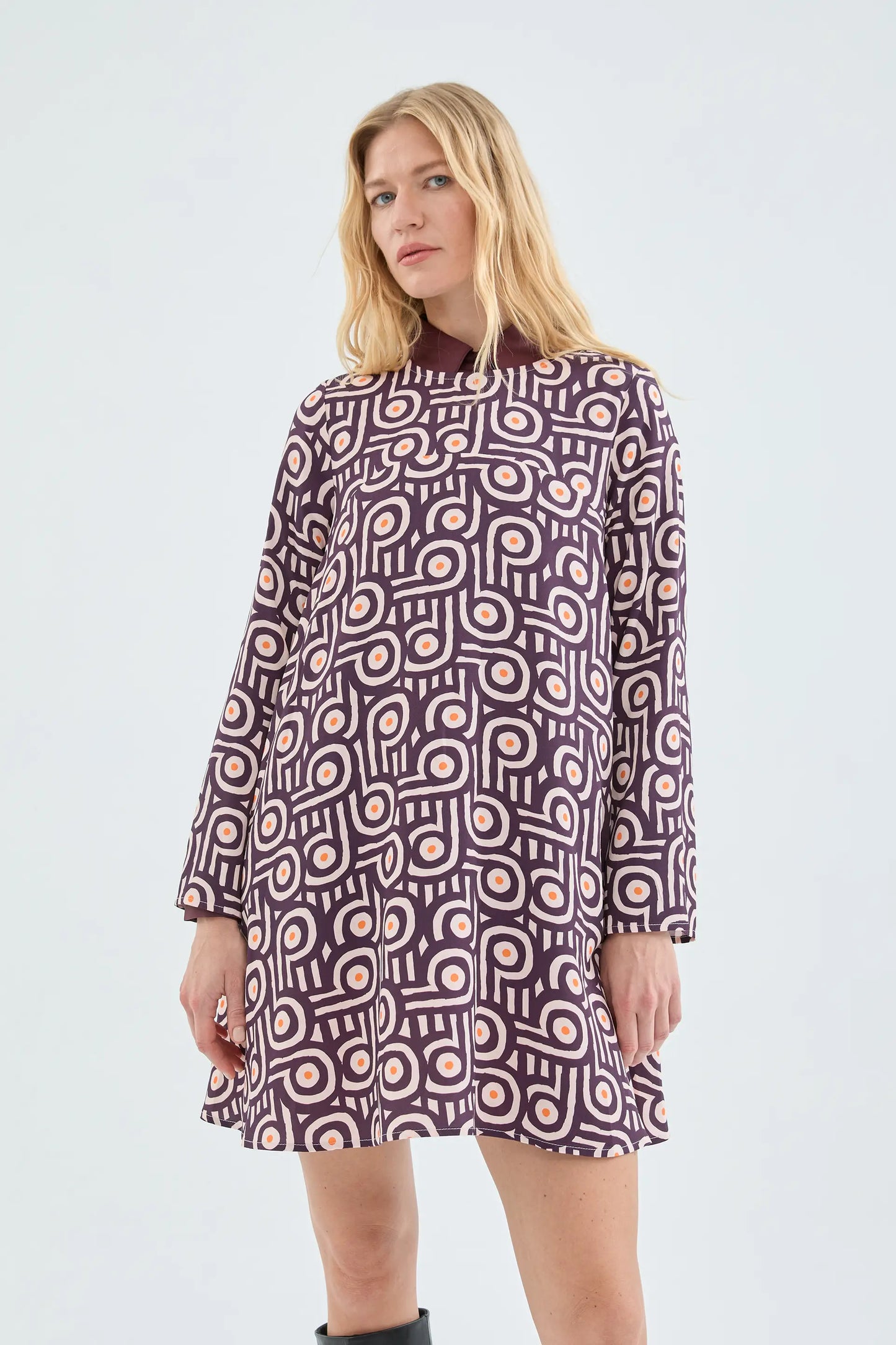 Short A-line dress with retro geometric print