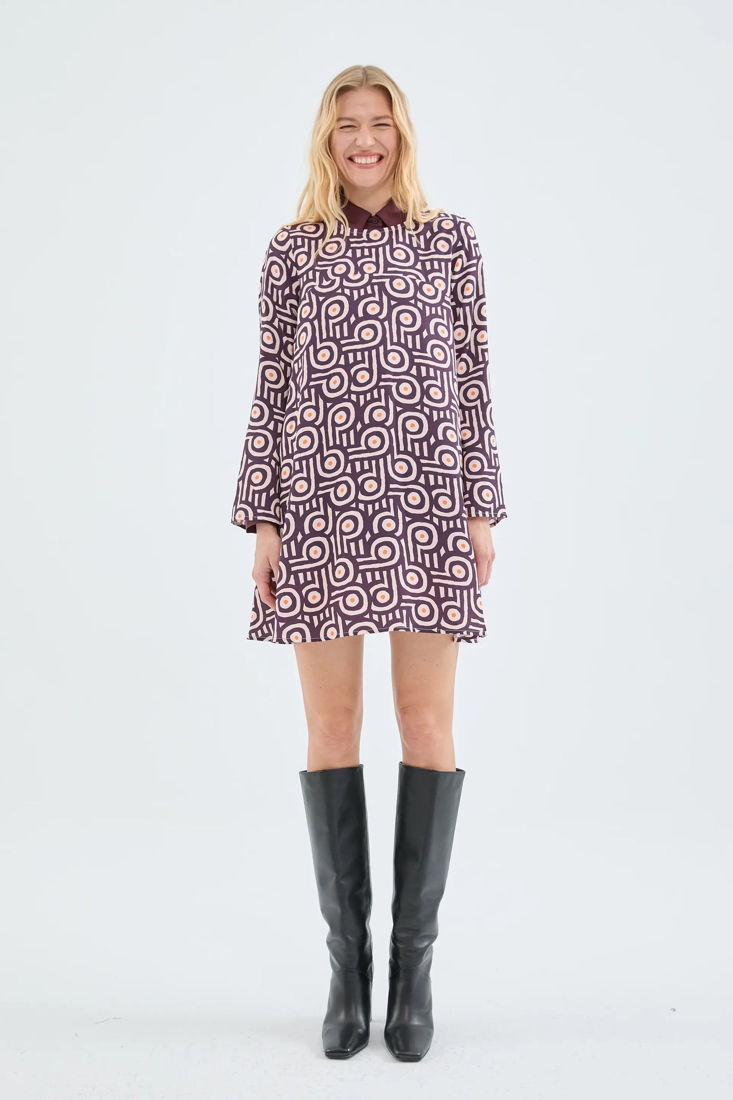 Short A-line dress with retro geometric print