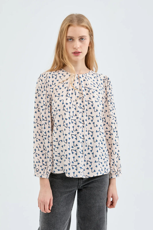 Blouse with puff sleeves and heart print