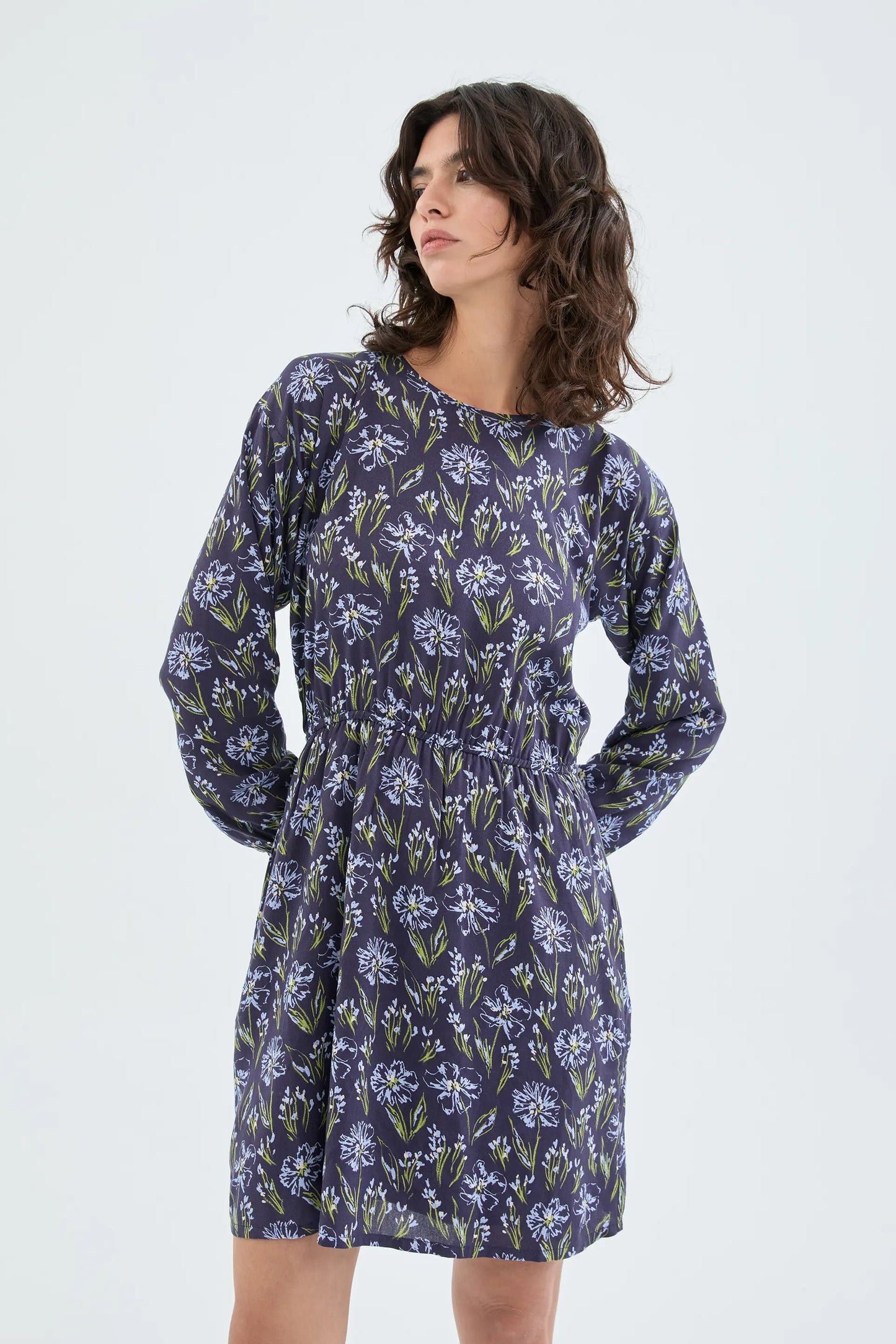 Vestido corto en viscosa LENZING™ ECOVERO™ con estampado floral azul