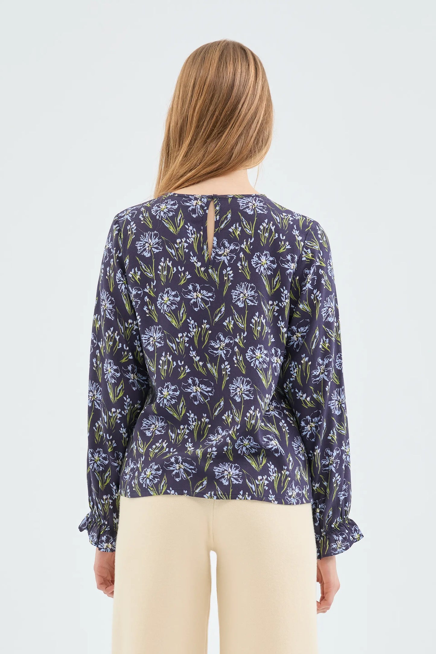 Blusa en LENZING™ ECOVERO™ con estampado floral azul