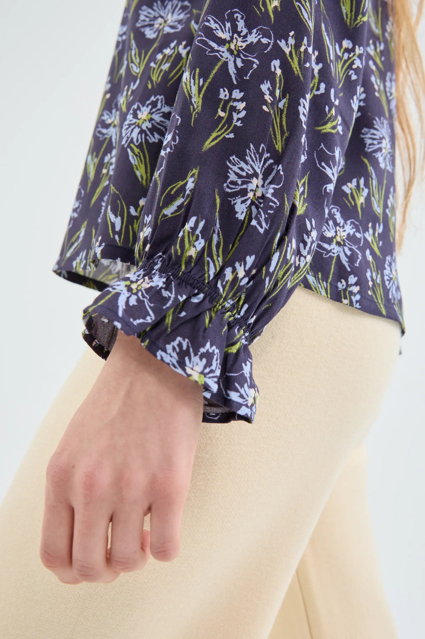 Blusa en LENZING™ ECOVERO™ con estampado floral azul